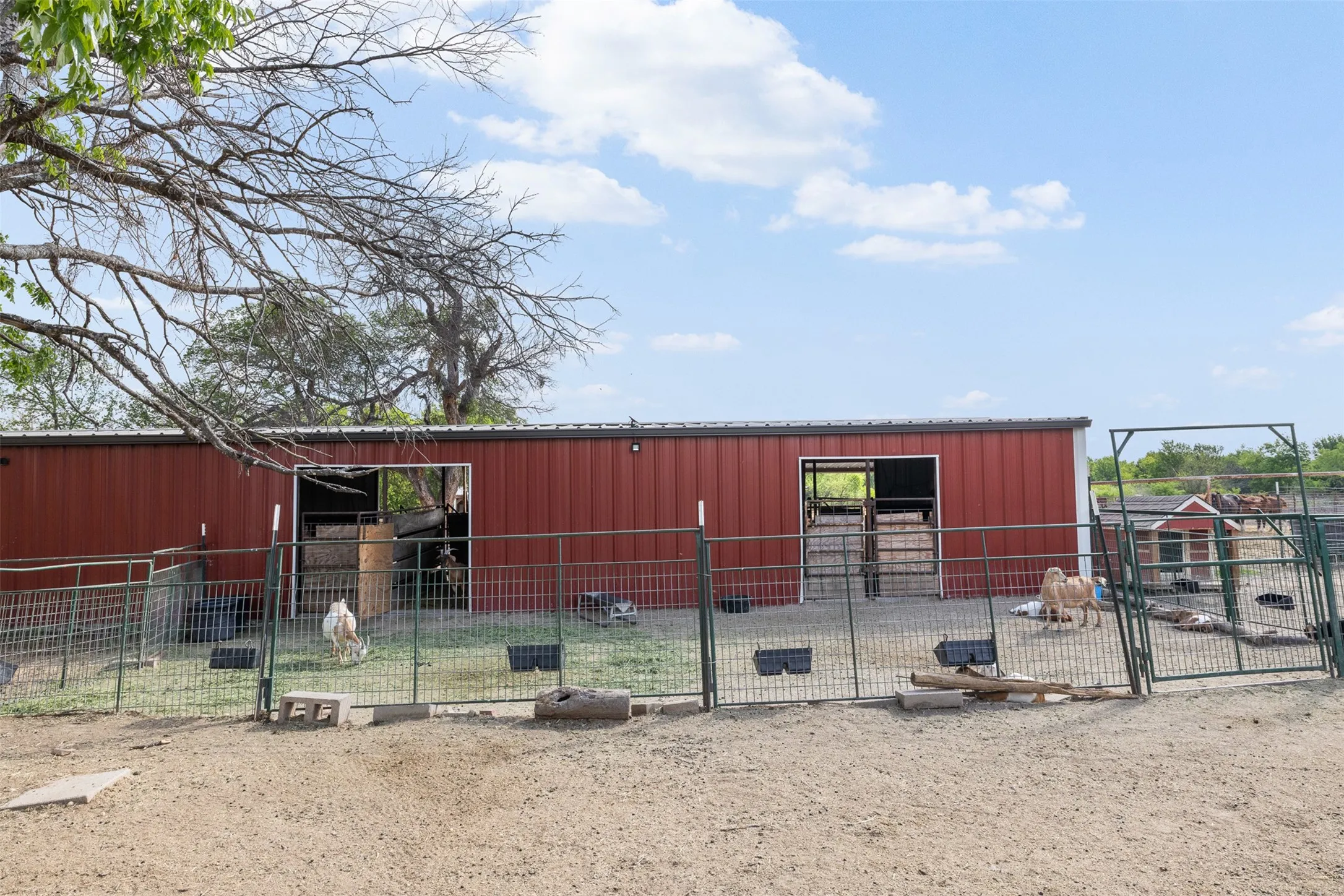 Farm For Sale in Mc Lennan County , 203 Saffle Road, Robinson, Texas 76706, 3 Bedrooms, 2 Bathrooms, Garage spaces, 1,680 Sqft, built in 2001, Preowned, Price $514,900, mls#21234425, Real Estate Agent in Robinson, Homes For Sale in Mc Lennan county, Homes For Sale in Robinson, Realtor in Robinson Texas, Real Estate Brokerage Independent Realty Texas, Luminita Cordes Realtor