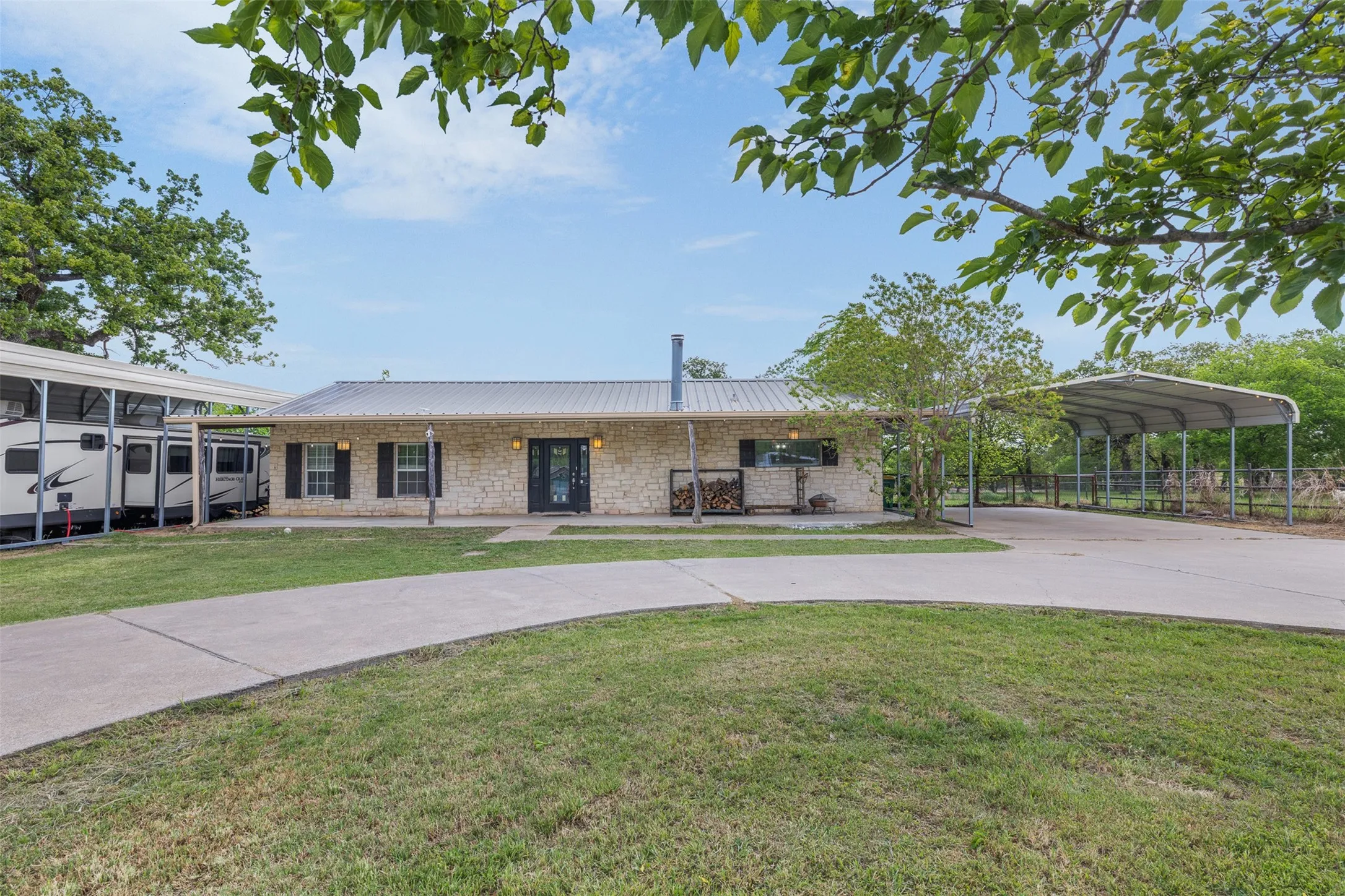 Farm For Sale in Mc Lennan County , 203 Saffle Road, Robinson, Texas 76706, 3 Bedrooms, 2 Bathrooms, Garage spaces, 1,680 Sqft, built in 2001, Preowned, Price $514,900, mls#21234425, Real Estate Agent in Robinson, Homes For Sale in Mc Lennan county, Homes For Sale in Robinson, Realtor in Robinson Texas, Real Estate Brokerage Independent Realty Texas, Luminita Cordes Realtor