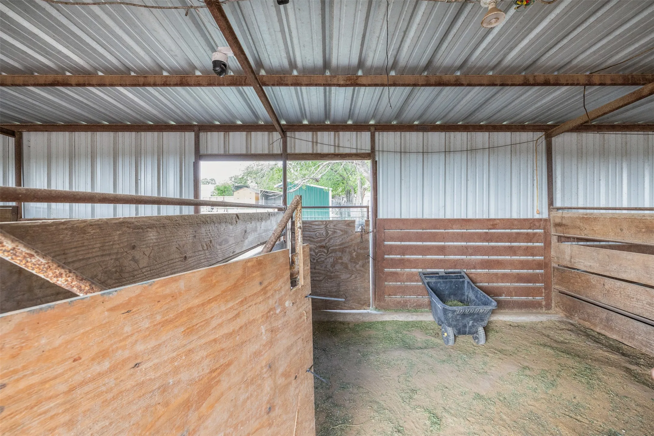 Farm For Sale in Mc Lennan County , 203 Saffle Road, Robinson, Texas 76706, 3 Bedrooms, 2 Bathrooms, Garage spaces, 1,680 Sqft, built in 2001, Preowned, Price $514,900, mls#21234425, Real Estate Agent in Robinson, Homes For Sale in Mc Lennan county, Homes For Sale in Robinson, Realtor in Robinson Texas, Real Estate Brokerage Independent Realty Texas, Luminita Cordes Realtor