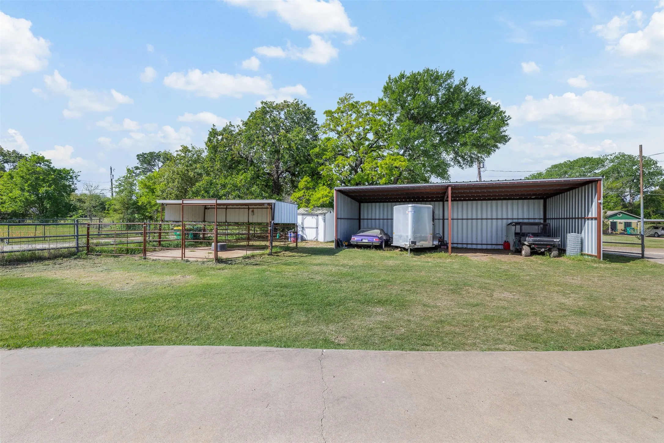 Farm For Sale in Mc Lennan County , 203 Saffle Road, Robinson, Texas 76706, 3 Bedrooms, 2 Bathrooms, Garage spaces, 1,680 Sqft, built in 2001, Preowned, Price $514,900, mls#21234425, Real Estate Agent in Robinson, Homes For Sale in Mc Lennan county, Homes For Sale in Robinson, Realtor in Robinson Texas, Real Estate Brokerage Independent Realty Texas, Luminita Cordes Realtor