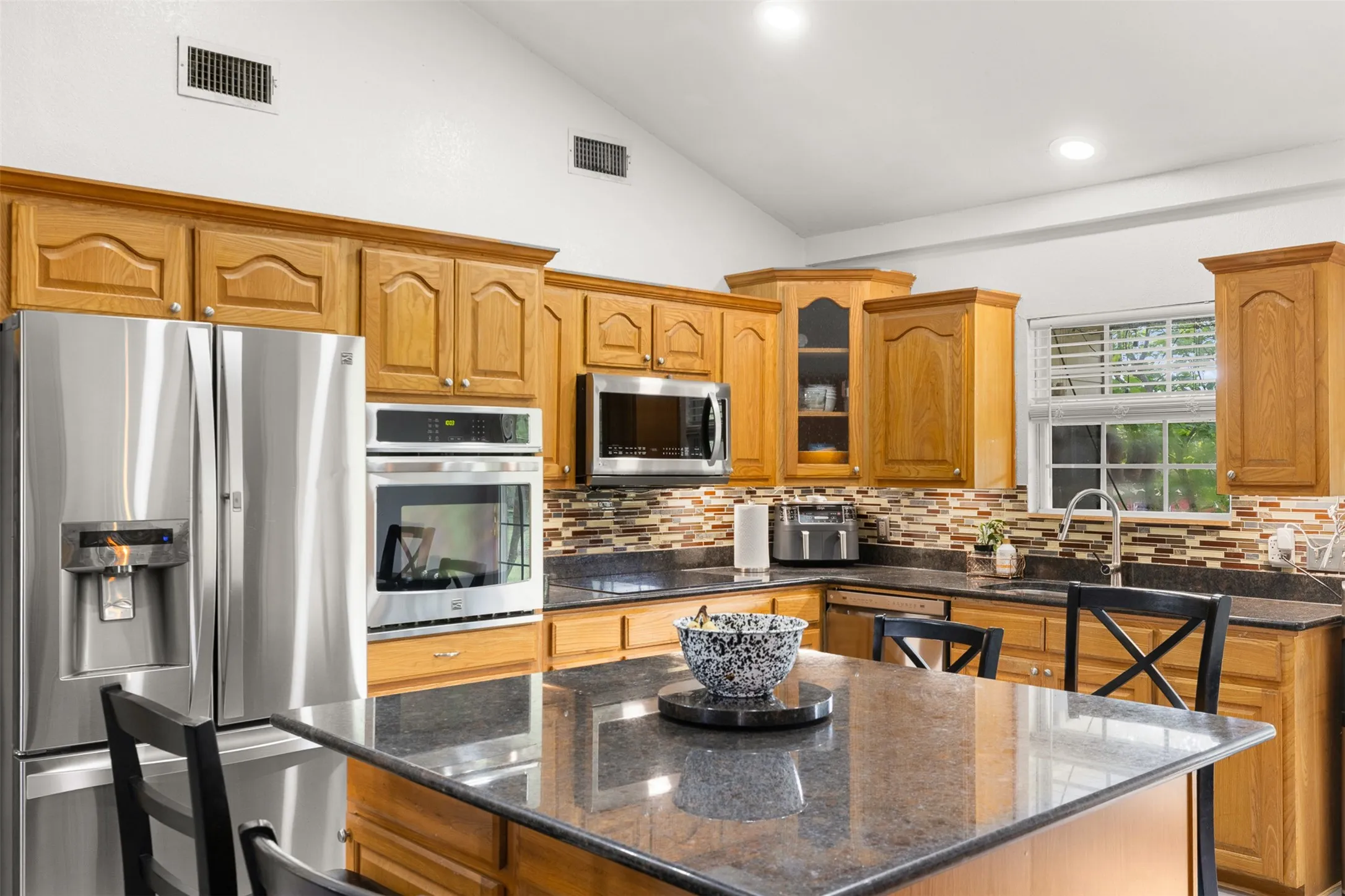 Farm For Sale in Mc Lennan County , 203 Saffle Road, Robinson, Texas 76706, 3 Bedrooms, 2 Bathrooms, Garage spaces, 1,680 Sqft, built in 2001, Preowned, Price $514,900, mls#21234425, Real Estate Agent in Robinson, Homes For Sale in Mc Lennan county, Homes For Sale in Robinson, Realtor in Robinson Texas, Real Estate Brokerage Independent Realty Texas, Luminita Cordes Realtor
