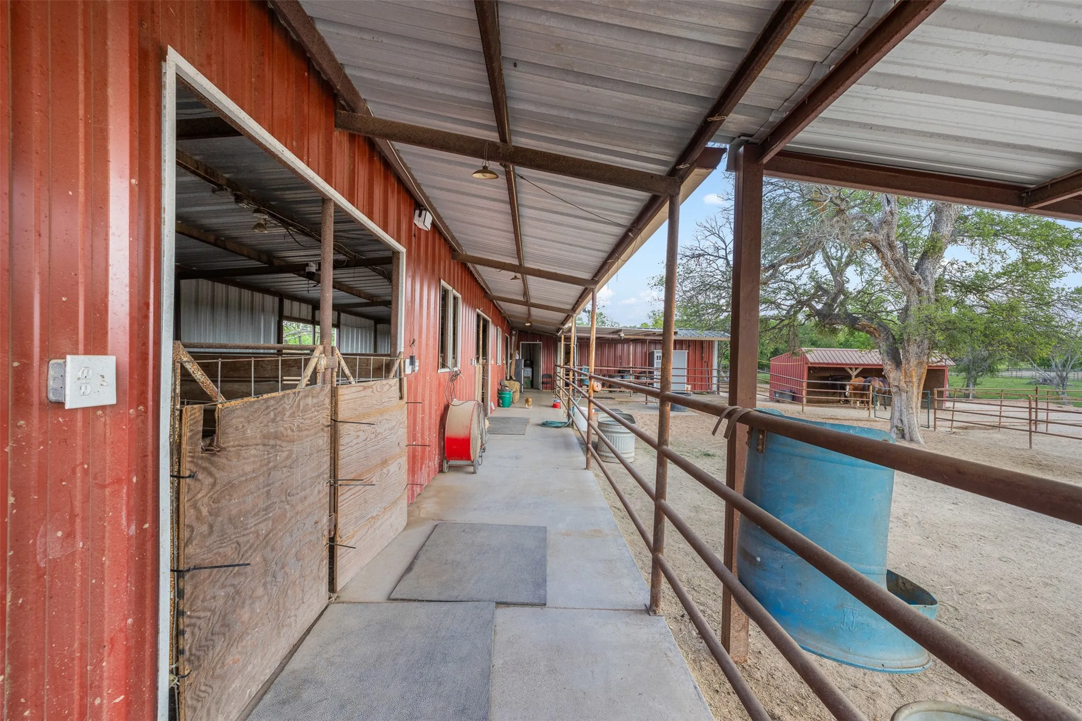 Farm For Sale in Mc Lennan County , 203 Saffle Road, Robinson, Texas 76706, 3 Bedrooms, 2 Bathrooms, Garage spaces, 1,680 Sqft, built in 2001, Preowned, Price $514,900, mls#21234425, Real Estate Agent in Robinson, Homes For Sale in Mc Lennan county, Homes For Sale in Robinson, Realtor in Robinson Texas, Real Estate Brokerage Independent Realty Texas, Luminita Cordes Realtor
