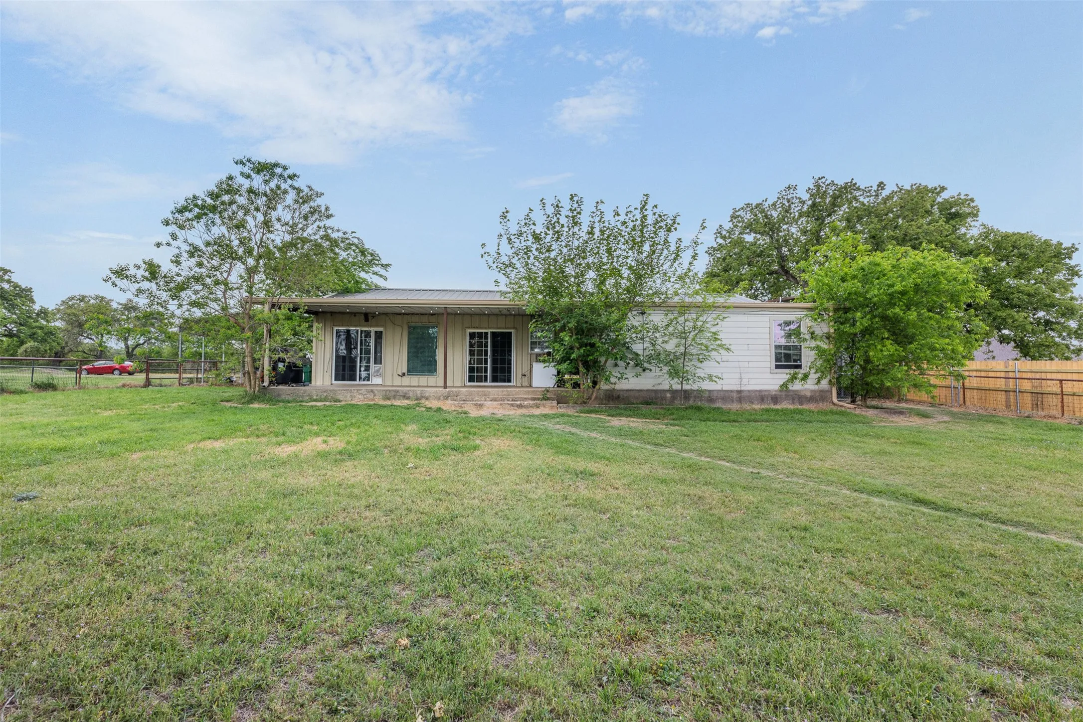 Farm For Sale in Mc Lennan County , 203 Saffle Road, Robinson, Texas 76706, 3 Bedrooms, 2 Bathrooms, Garage spaces, 1,680 Sqft, built in 2001, Preowned, Price $514,900, mls#21234425, Real Estate Agent in Robinson, Homes For Sale in Mc Lennan county, Homes For Sale in Robinson, Realtor in Robinson Texas, Real Estate Brokerage Independent Realty Texas, Luminita Cordes Realtor