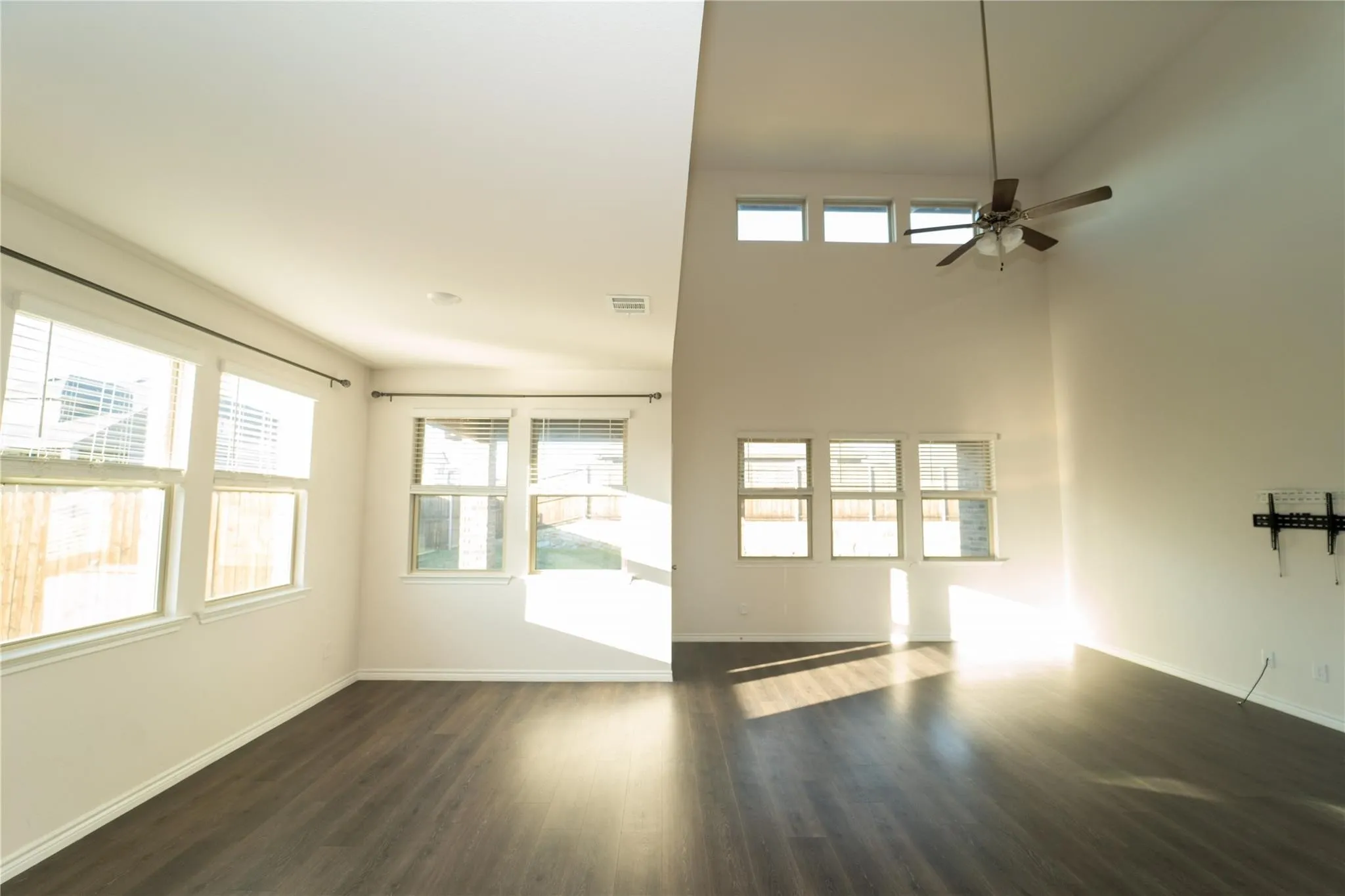 Single Family Residence For Sale in Collin County , 518 Saddle Club Way, Princeton, Texas 75407, 4 Bedroom, 3 Bathroom, 2 Garage spaces, 2,193 Sqft, built in 2020, Preowned, mls#21235189, Real Estate Agent in Princeton, Homes For Sale in Collin county, Homes For Sale in Princeton, Realtor in Princeton Texas, Real Estate Brokerage Independent Realty Texas, Luminita Cordes Realtor