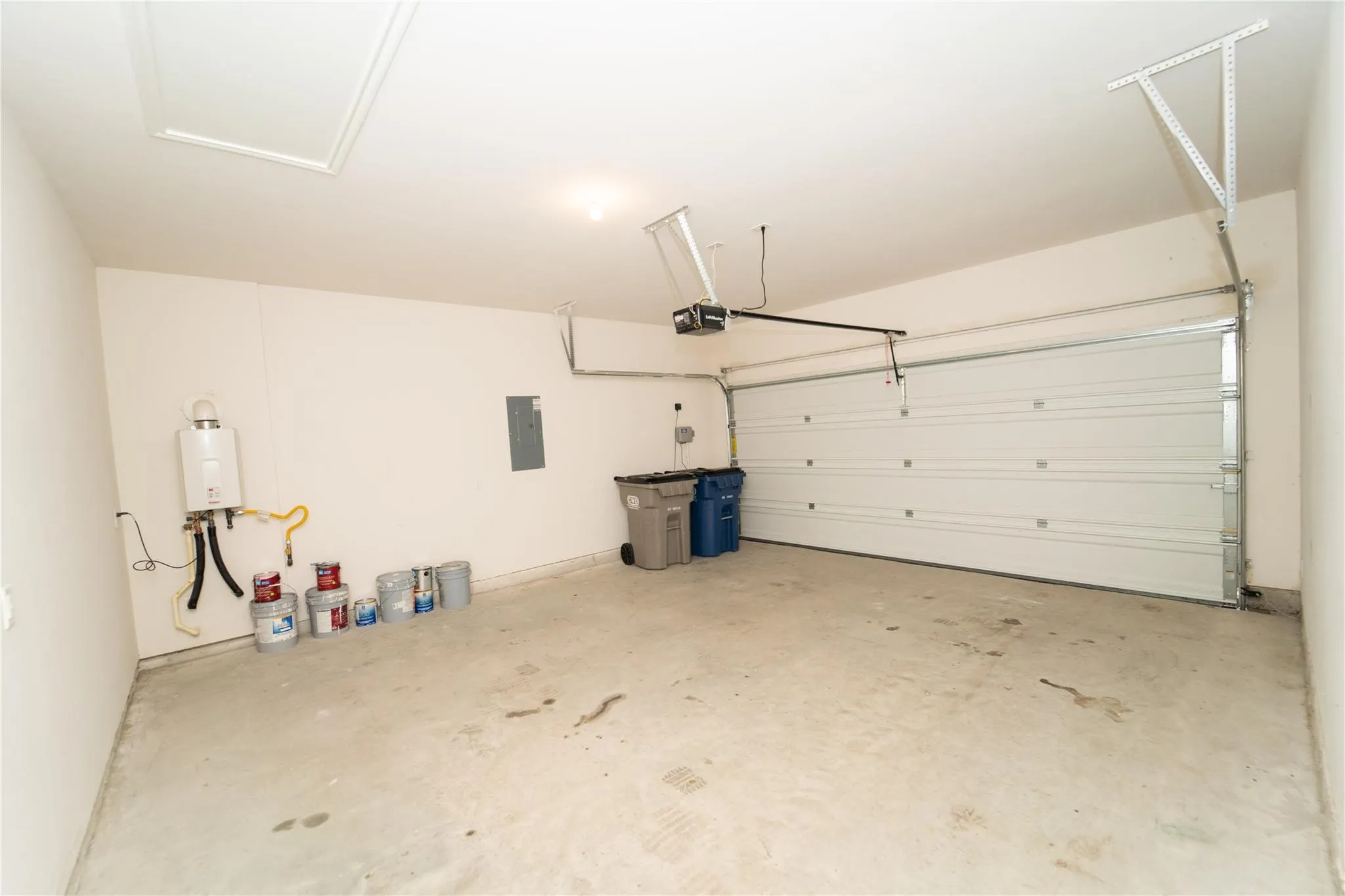 Single Family Residence For Sale in Collin County , 518 Saddle Club Way, Princeton, Texas 75407, 4 Bedroom, 3 Bathroom, 2 Garage spaces, 2,193 Sqft, built in 2020, Preowned, mls#21235189, Real Estate Agent in Princeton, Homes For Sale in Collin county, Homes For Sale in Princeton, Realtor in Princeton Texas, Real Estate Brokerage Independent Realty Texas, Luminita Cordes Realtor