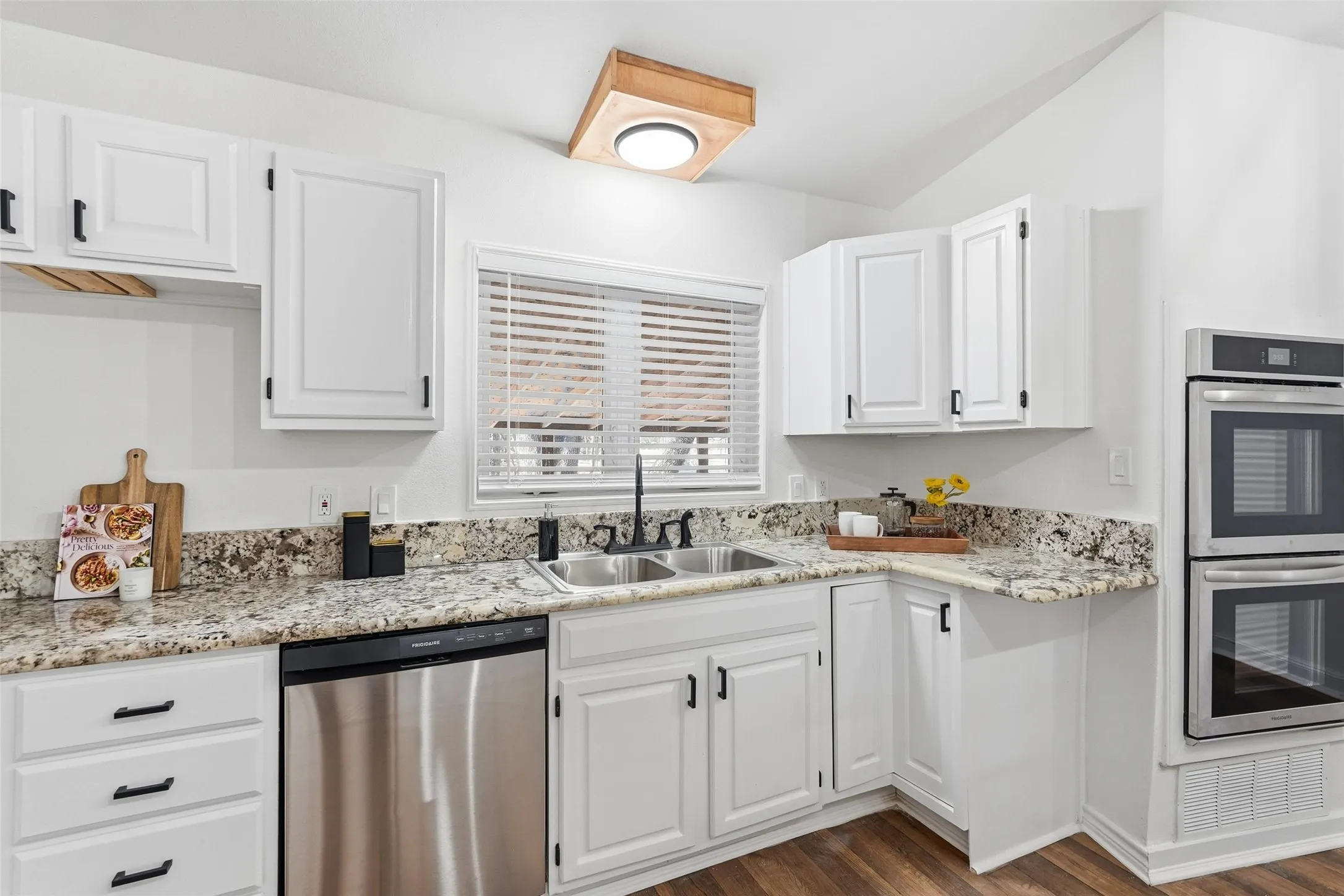Single Family Residence For Sale in Hunt County , 9902 County Road 2434, Terrell, Texas 75160, 3 Bedroom, 2 Bathroom, Garage spaces, 2,679 Sqft, built in 1984, mls#21226038, Real Estate Agent in Terrell, Homes For Sale in Hunt county, Homes For Sale in Terrell, Realtor in Terrell Texas, Real Estate Brokerage Independent Realty Texas, Luminita Cordes Realtor