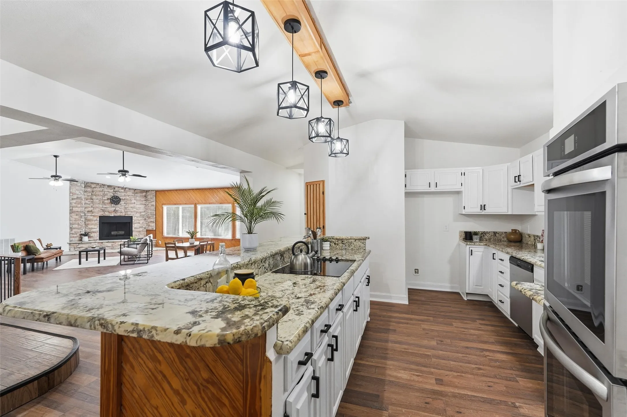 Single Family Residence For Sale in Hunt County , 9902 County Road 2434, Terrell, Texas 75160, 3 Bedroom, 2 Bathroom, Garage spaces, 2,679 Sqft, built in 1984, mls#21226038, Real Estate Agent in Terrell, Homes For Sale in Hunt county, Homes For Sale in Terrell, Realtor in Terrell Texas, Real Estate Brokerage Independent Realty Texas, Luminita Cordes Realtor