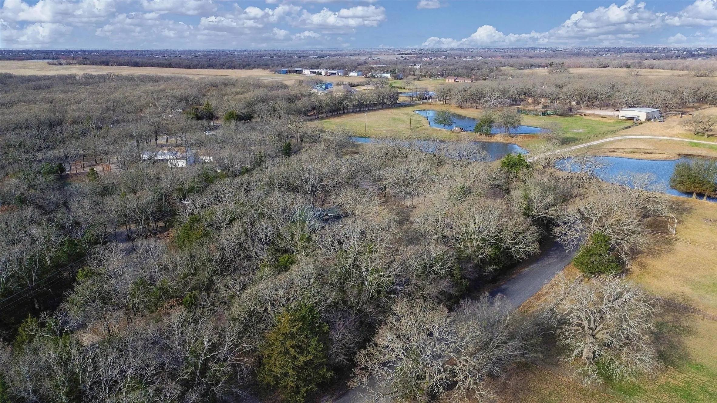 Single Family Residence For Sale in Hunt County , 9902 County Road 2434, Terrell, Texas 75160, 3 Bedroom, 2 Bathroom, Garage spaces, 2,679 Sqft, built in 1984, mls#21226038, Real Estate Agent in Terrell, Homes For Sale in Hunt county, Homes For Sale in Terrell, Realtor in Terrell Texas, Real Estate Brokerage Independent Realty Texas, Luminita Cordes Realtor