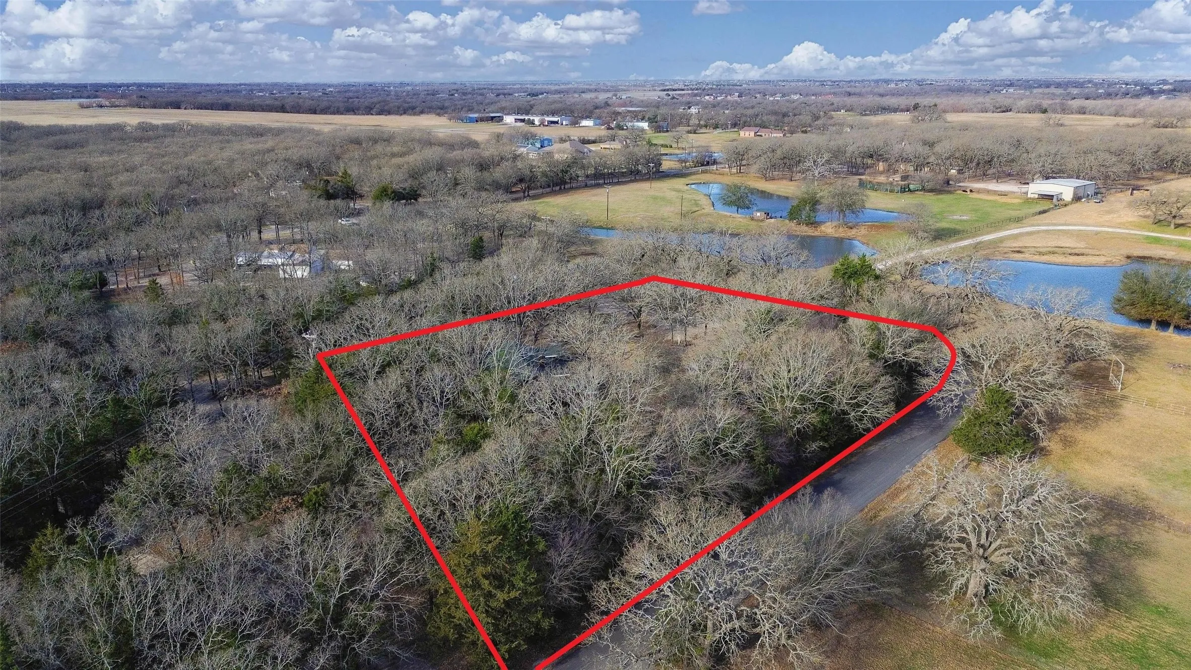 Single Family Residence For Sale in Hunt County , 9902 County Road 2434, Terrell, Texas 75160, 3 Bedroom, 2 Bathroom, Garage spaces, 2,679 Sqft, built in 1984, mls#21226038, Real Estate Agent in Terrell, Homes For Sale in Hunt county, Homes For Sale in Terrell, Realtor in Terrell Texas, Real Estate Brokerage Independent Realty Texas, Luminita Cordes Realtor