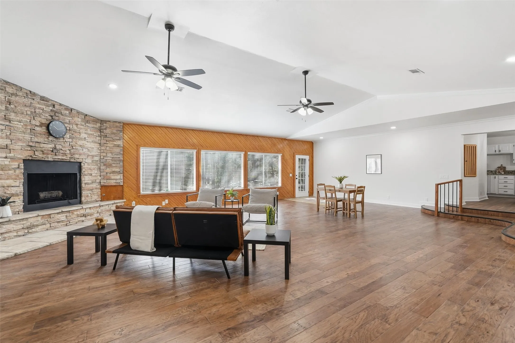 Single Family Residence For Sale in Hunt County , 9902 County Road 2434, Terrell, Texas 75160, 3 Bedroom, 2 Bathroom, Garage spaces, 2,679 Sqft, built in 1984, mls#21226038, Real Estate Agent in Terrell, Homes For Sale in Hunt county, Homes For Sale in Terrell, Realtor in Terrell Texas, Real Estate Brokerage Independent Realty Texas, Luminita Cordes Realtor