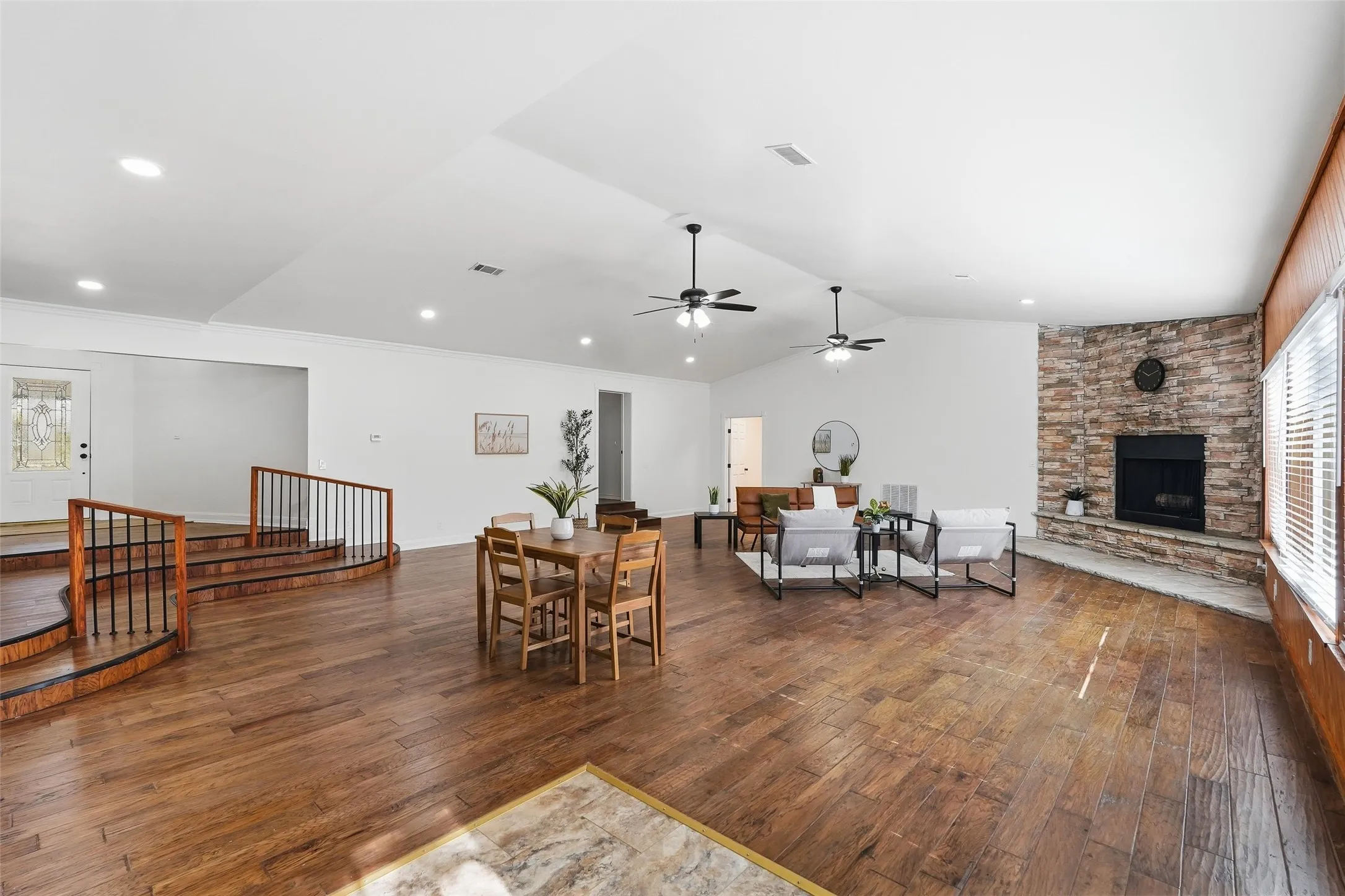 Single Family Residence For Sale in Hunt County , 9902 County Road 2434, Terrell, Texas 75160, 3 Bedroom, 2 Bathroom, Garage spaces, 2,679 Sqft, built in 1984, mls#21226038, Real Estate Agent in Terrell, Homes For Sale in Hunt county, Homes For Sale in Terrell, Realtor in Terrell Texas, Real Estate Brokerage Independent Realty Texas, Luminita Cordes Realtor