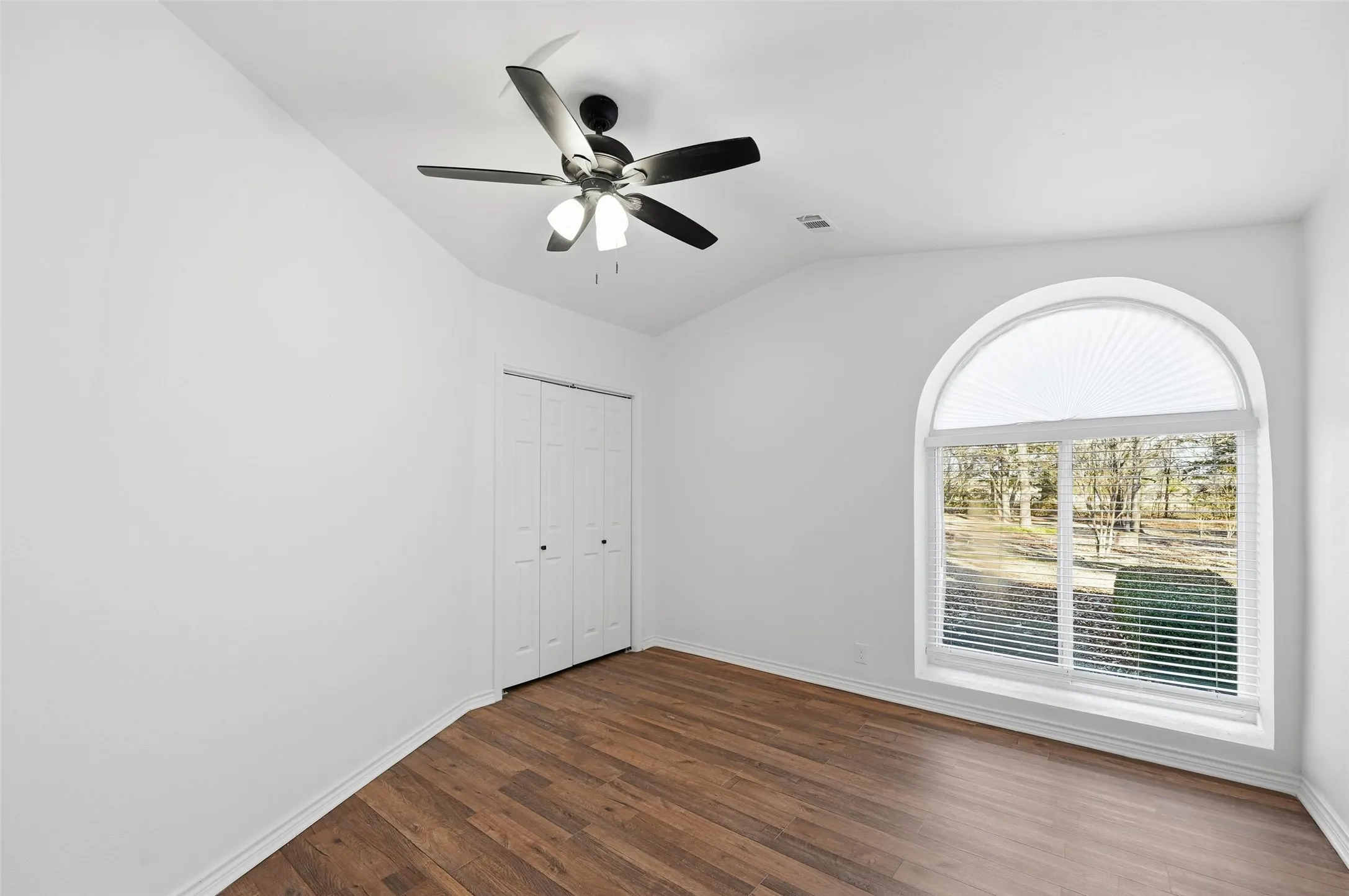 Single Family Residence For Sale in Hunt County , 9902 County Road 2434, Terrell, Texas 75160, 3 Bedroom, 2 Bathroom, Garage spaces, 2,679 Sqft, built in 1984, mls#21226038, Real Estate Agent in Terrell, Homes For Sale in Hunt county, Homes For Sale in Terrell, Realtor in Terrell Texas, Real Estate Brokerage Independent Realty Texas, Luminita Cordes Realtor