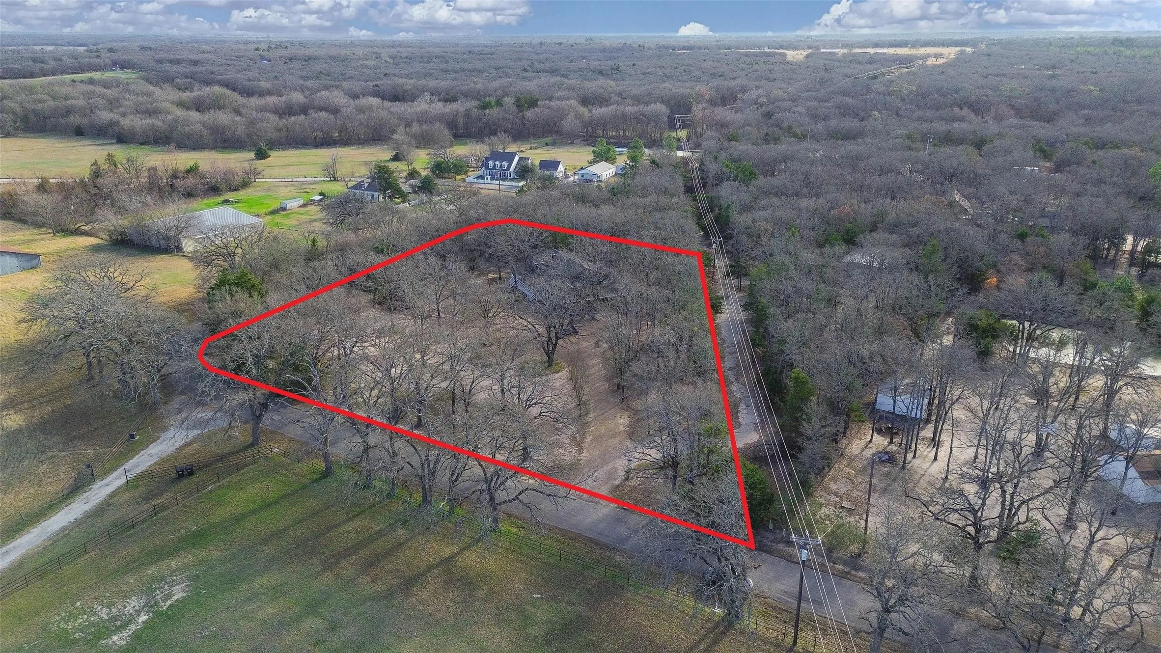 Single Family Residence For Sale in Hunt County , 9902 County Road 2434, Terrell, Texas 75160, 3 Bedroom, 2 Bathroom, Garage spaces, 2,679 Sqft, built in 1984, mls#21226038, Real Estate Agent in Terrell, Homes For Sale in Hunt county, Homes For Sale in Terrell, Realtor in Terrell Texas, Real Estate Brokerage Independent Realty Texas, Luminita Cordes Realtor