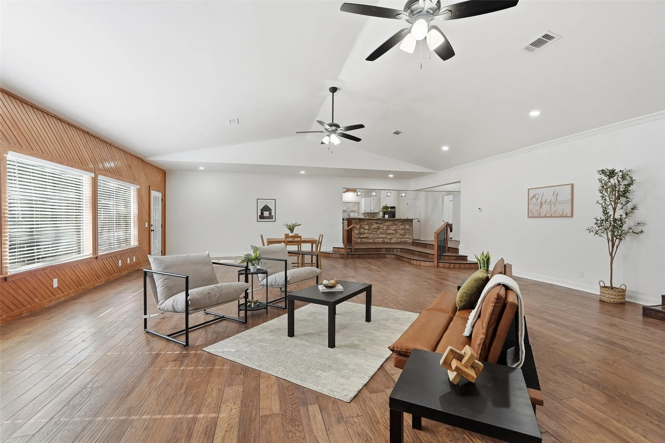 Single Family Residence For Sale in Hunt County , 9902 County Road 2434, Terrell, Texas 75160, 3 Bedroom, 2 Bathroom, Garage spaces, 2,679 Sqft, built in 1984, mls#21226038, Real Estate Agent in Terrell, Homes For Sale in Hunt county, Homes For Sale in Terrell, Realtor in Terrell Texas, Real Estate Brokerage Independent Realty Texas, Luminita Cordes Realtor