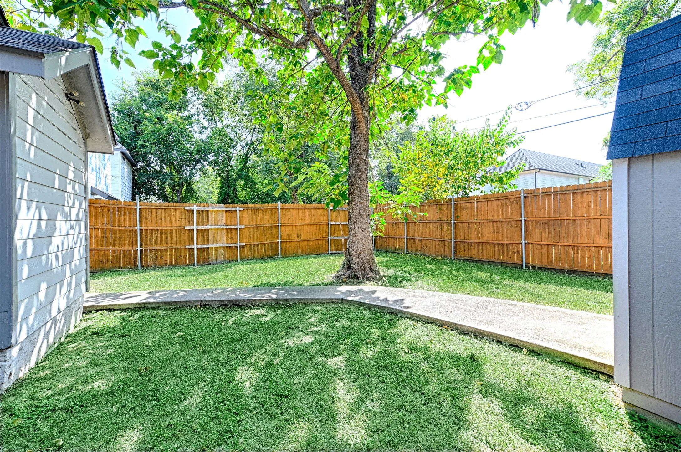 Single Family Residence For Sale in Dallas County , 2604 Birmingham Avenue, Dallas, Texas 75215, 3 Bedroom, 2 Bathroom, Garage spaces, 1,196 Sqft, built in 1998, mls#21229311, Real Estate Agent in Dallas, Homes For Sale in Dallas county, Homes For Sale in Dallas, Realtor in Dallas Texas, Real Estate Brokerage Independent Realty Texas, Luminita Cordes Realtor