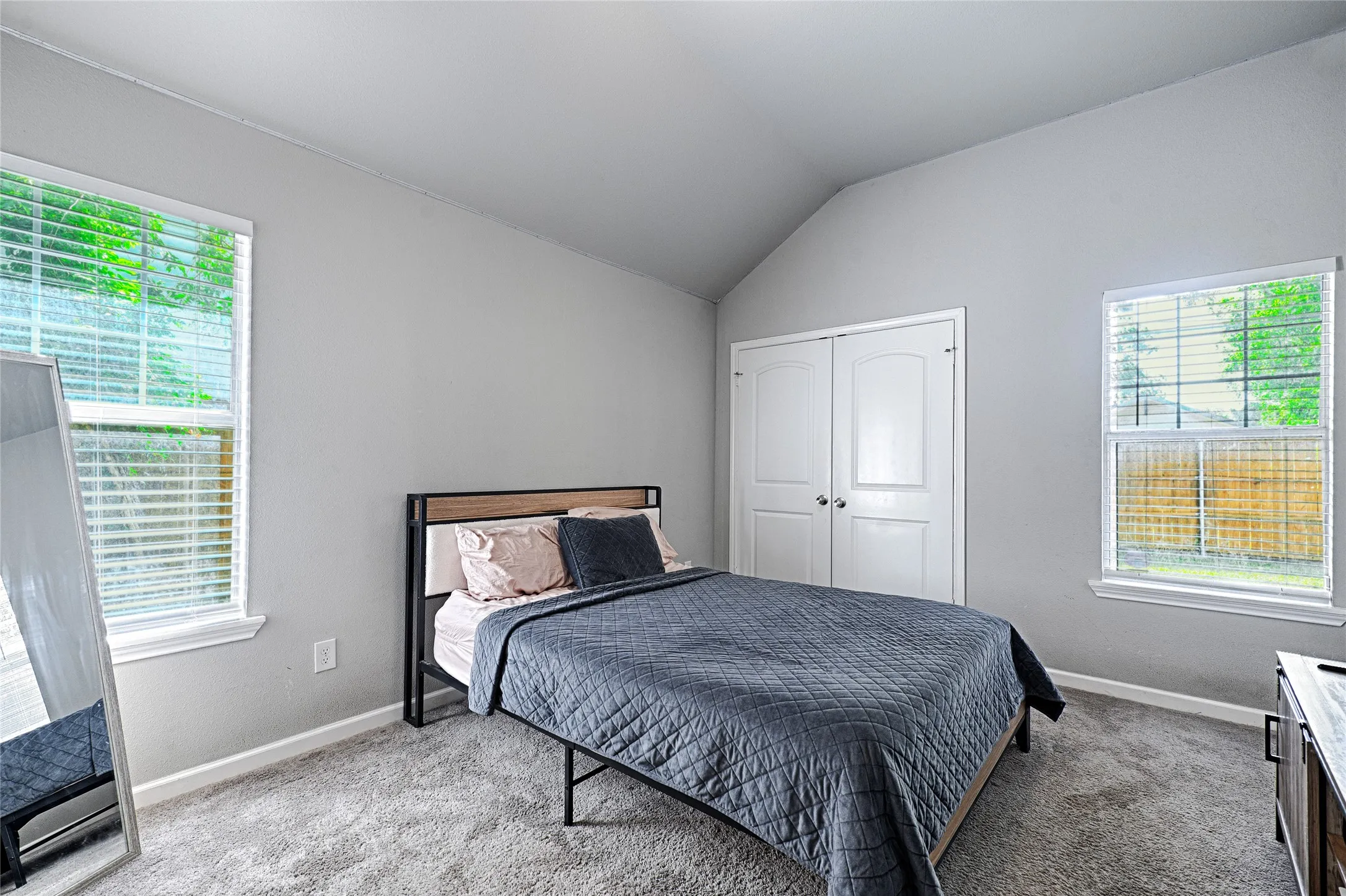 Single Family Residence For Sale in Dallas County , 2604 Birmingham Avenue, Dallas, Texas 75215, 3 Bedroom, 2 Bathroom, Garage spaces, 1,196 Sqft, built in 1998, mls#21229311, Real Estate Agent in Dallas, Homes For Sale in Dallas county, Homes For Sale in Dallas, Realtor in Dallas Texas, Real Estate Brokerage Independent Realty Texas, Luminita Cordes Realtor