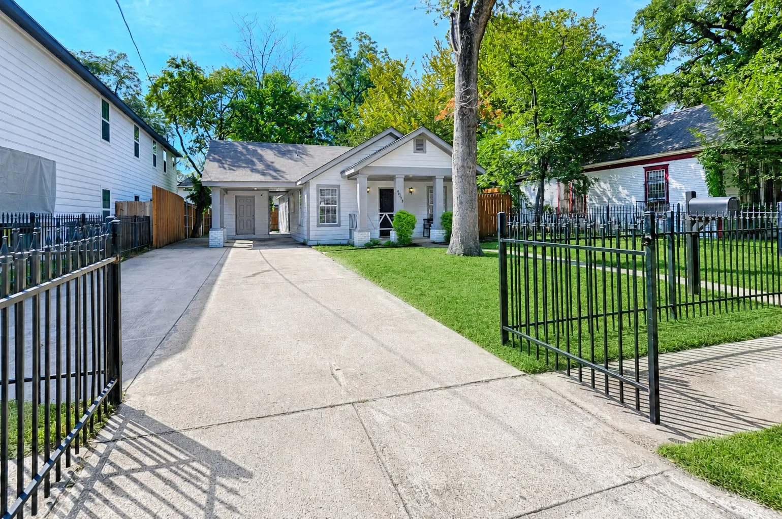 Single Family Residence For Sale in Dallas County , 2604 Birmingham Avenue, Dallas, Texas 75215, 3 Bedroom, 2 Bathroom, Garage spaces, 1,196 Sqft, built in 1998, mls#21229311, Real Estate Agent in Dallas, Homes For Sale in Dallas county, Homes For Sale in Dallas, Realtor in Dallas Texas, Real Estate Brokerage Independent Realty Texas, Luminita Cordes Realtor
