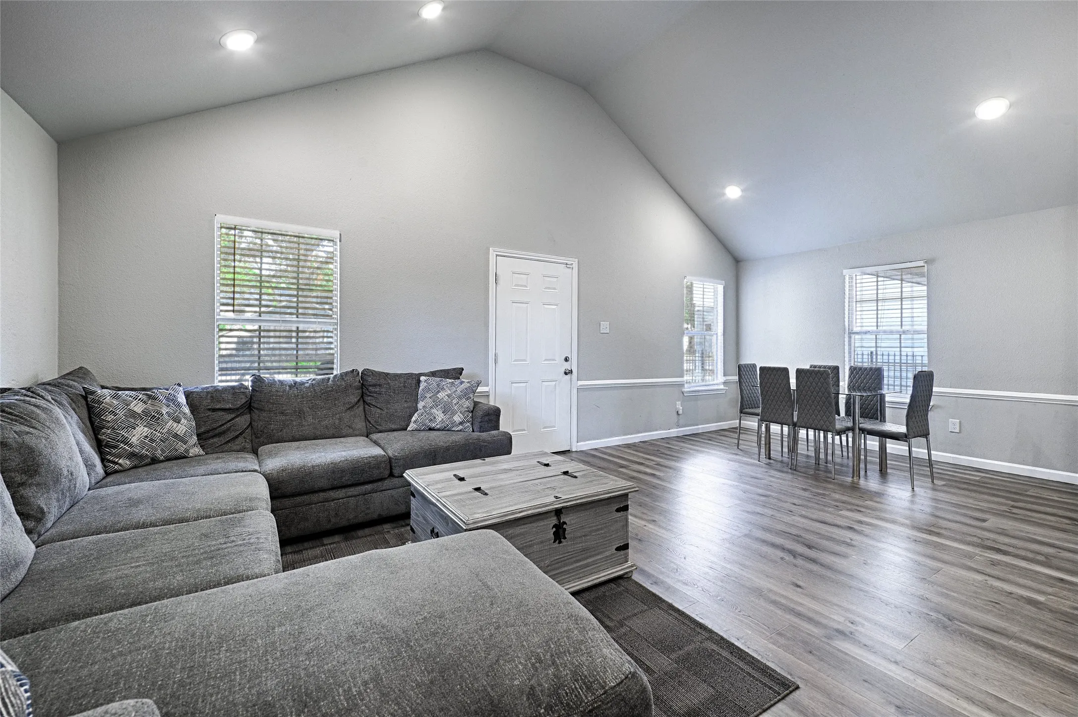 Single Family Residence For Sale in Dallas County , 2604 Birmingham Avenue, Dallas, Texas 75215, 3 Bedroom, 2 Bathroom, Garage spaces, 1,196 Sqft, built in 1998, mls#21229311, Real Estate Agent in Dallas, Homes For Sale in Dallas county, Homes For Sale in Dallas, Realtor in Dallas Texas, Real Estate Brokerage Independent Realty Texas, Luminita Cordes Realtor
