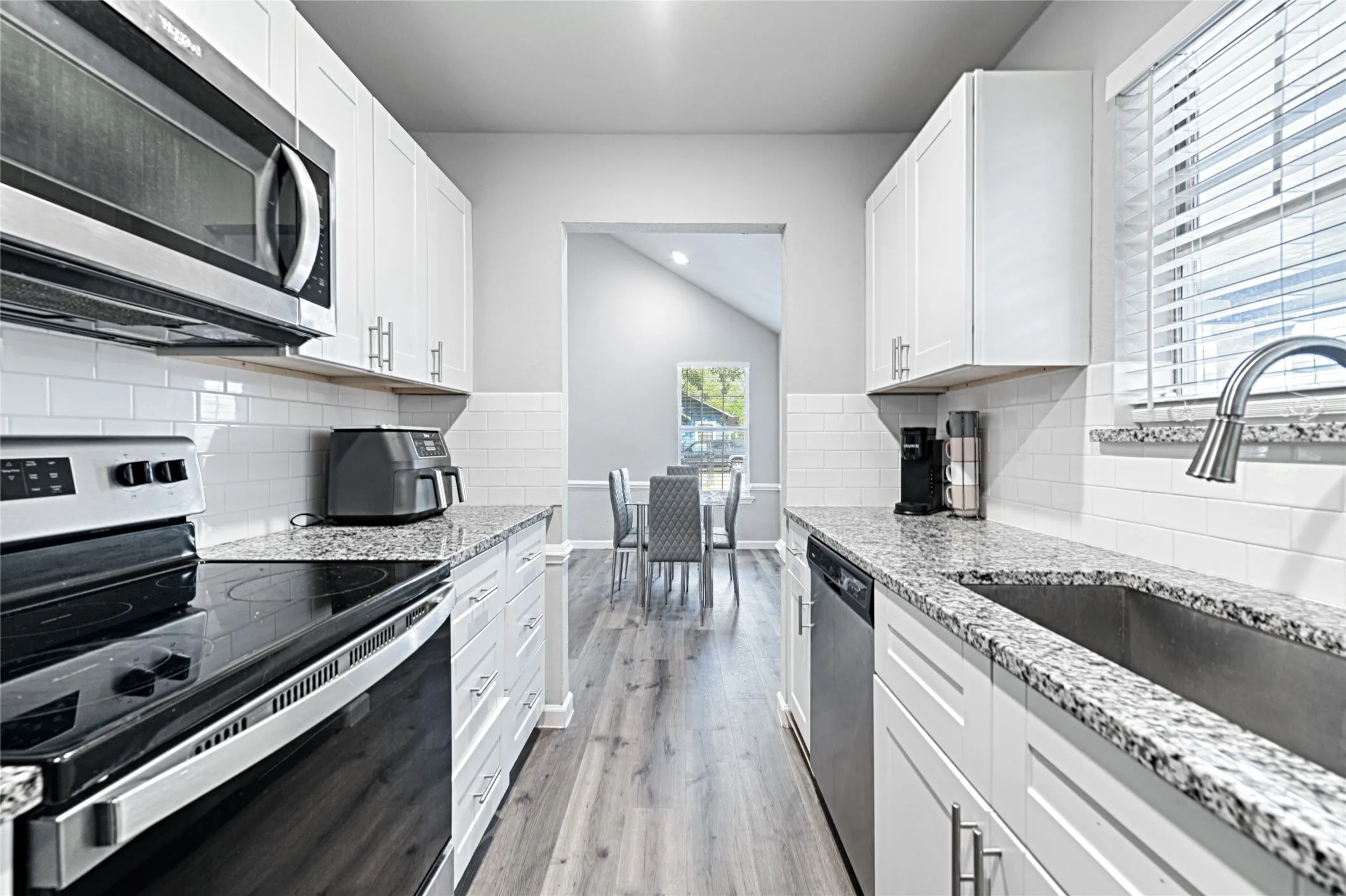 Single Family Residence For Sale in Dallas County , 2604 Birmingham Avenue, Dallas, Texas 75215, 3 Bedroom, 2 Bathroom, Garage spaces, 1,196 Sqft, built in 1998, mls#21229311, Real Estate Agent in Dallas, Homes For Sale in Dallas county, Homes For Sale in Dallas, Realtor in Dallas Texas, Real Estate Brokerage Independent Realty Texas, Luminita Cordes Realtor