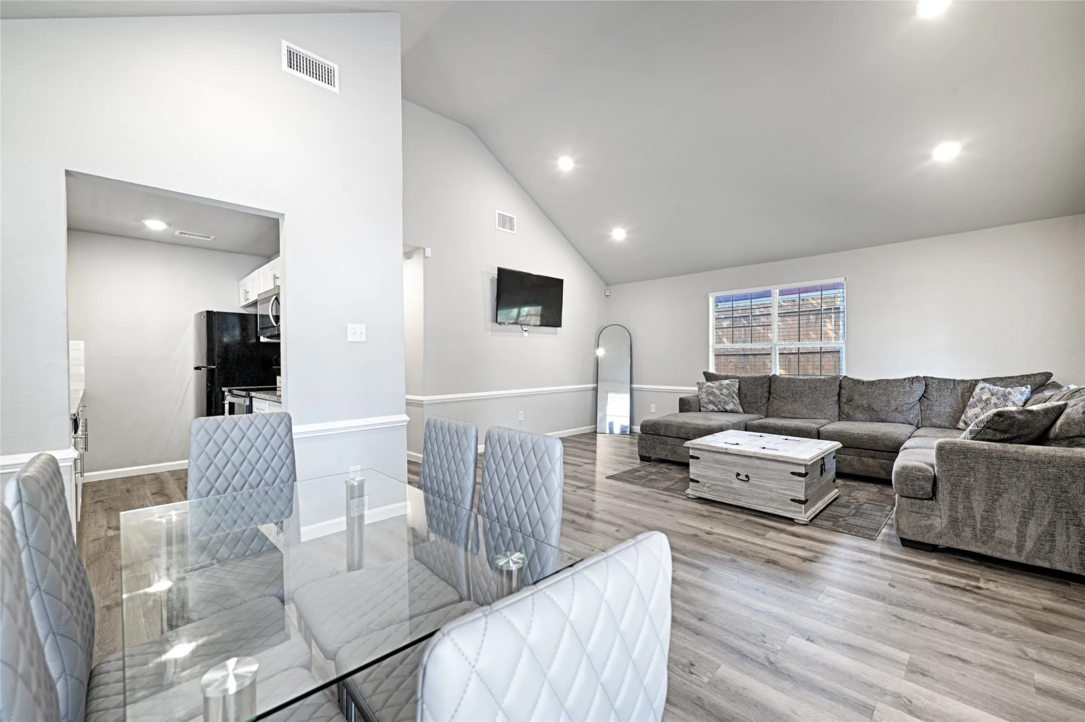 Single Family Residence For Sale in Dallas County , 2604 Birmingham Avenue, Dallas, Texas 75215, 3 Bedroom, 2 Bathroom, Garage spaces, 1,196 Sqft, built in 1998, mls#21229311, Real Estate Agent in Dallas, Homes For Sale in Dallas county, Homes For Sale in Dallas, Realtor in Dallas Texas, Real Estate Brokerage Independent Realty Texas, Luminita Cordes Realtor