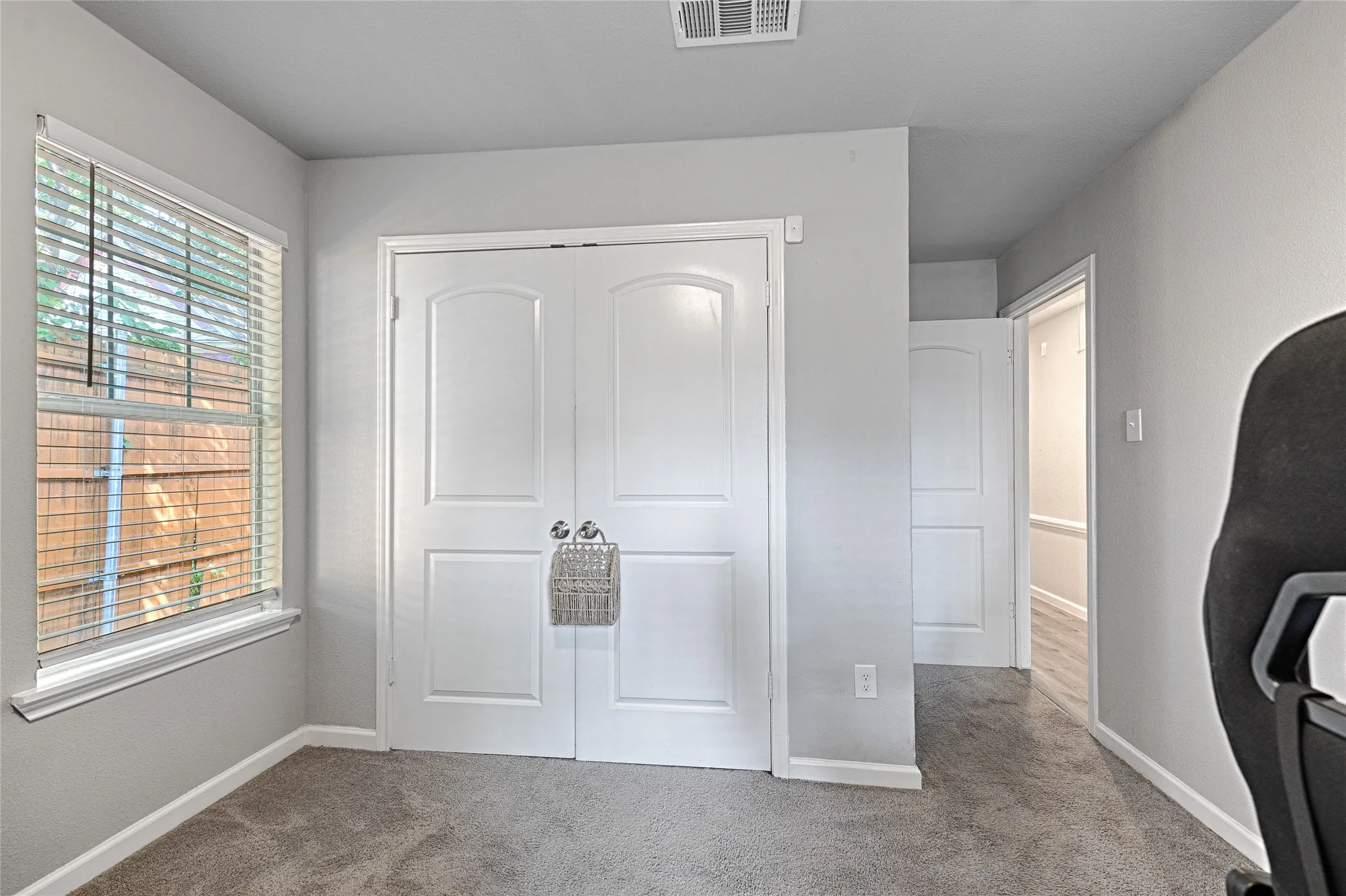 Single Family Residence For Sale in Dallas County , 2604 Birmingham Avenue, Dallas, Texas 75215, 3 Bedroom, 2 Bathroom, Garage spaces, 1,196 Sqft, built in 1998, mls#21229311, Real Estate Agent in Dallas, Homes For Sale in Dallas county, Homes For Sale in Dallas, Realtor in Dallas Texas, Real Estate Brokerage Independent Realty Texas, Luminita Cordes Realtor