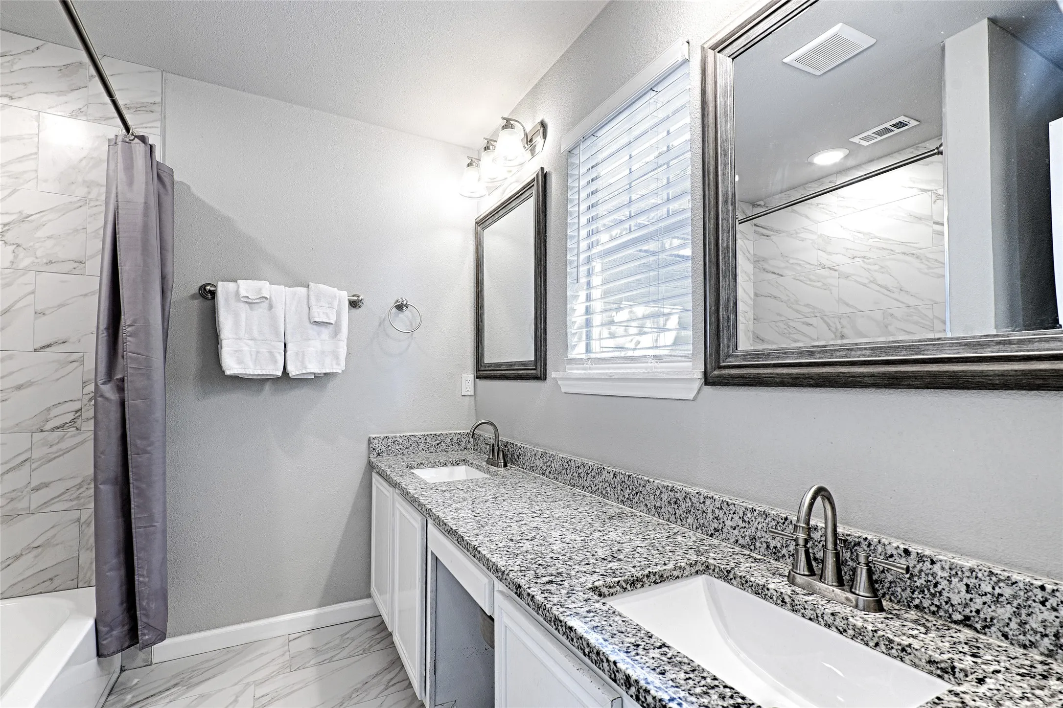 Single Family Residence For Sale in Dallas County , 2604 Birmingham Avenue, Dallas, Texas 75215, 3 Bedroom, 2 Bathroom, Garage spaces, 1,196 Sqft, built in 1998, mls#21229311, Real Estate Agent in Dallas, Homes For Sale in Dallas county, Homes For Sale in Dallas, Realtor in Dallas Texas, Real Estate Brokerage Independent Realty Texas, Luminita Cordes Realtor