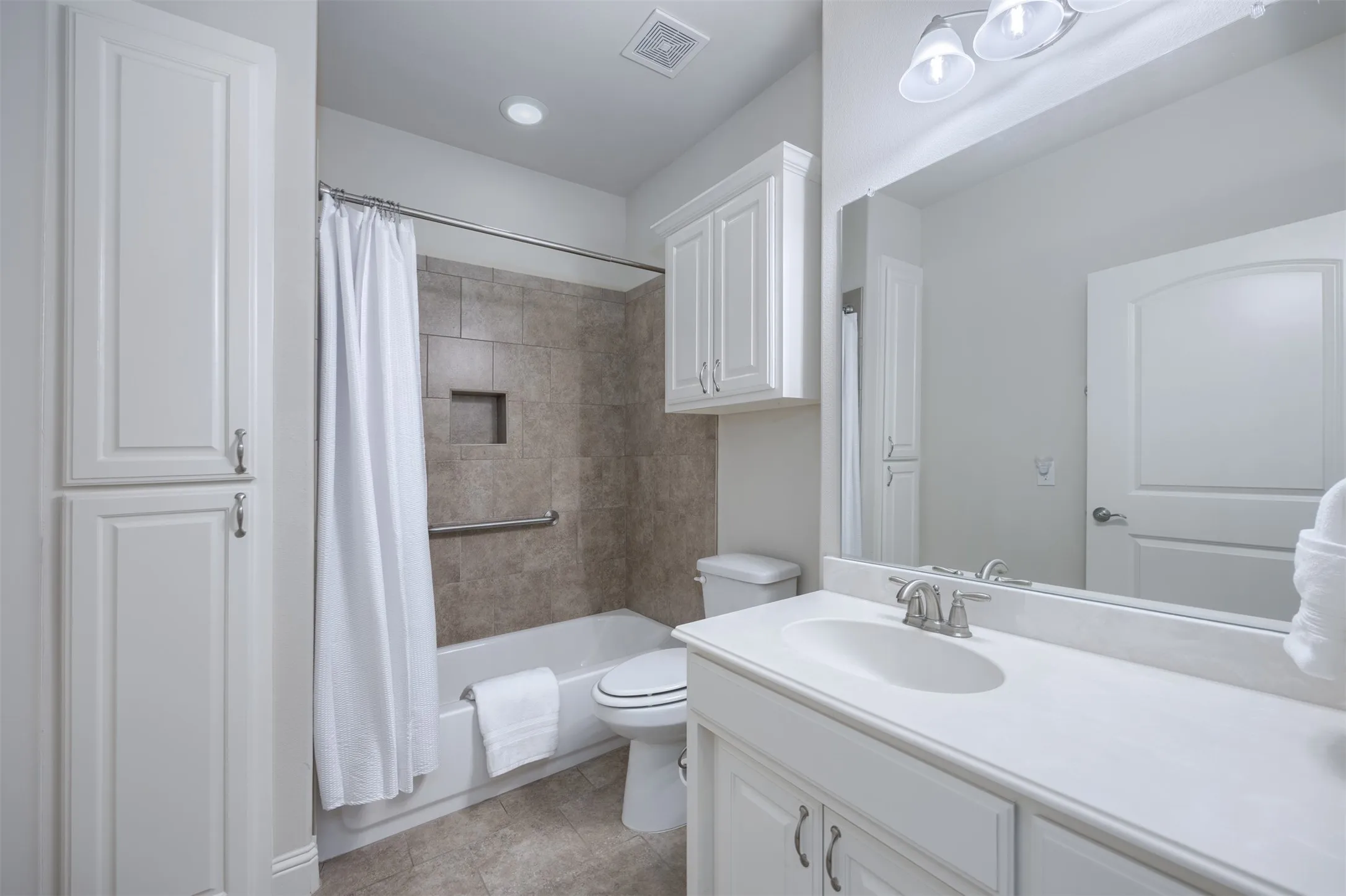 Single Family Residence For Sale in Collin County , 205 Terra Verde Lane, Mc Kinney, Texas 75069, 2 Bedroom, 2 Bathroom, 2 Garage spaces, 1,498 Sqft, built in 2013, Preowned, mls#21230518, Real Estate Agent in Mc Kinney, Homes For Sale in Collin county, Homes For Sale in Mc Kinney, Realtor in Mc Kinney Texas, Real Estate Brokerage Independent Realty Texas, Luminita Cordes Realtor