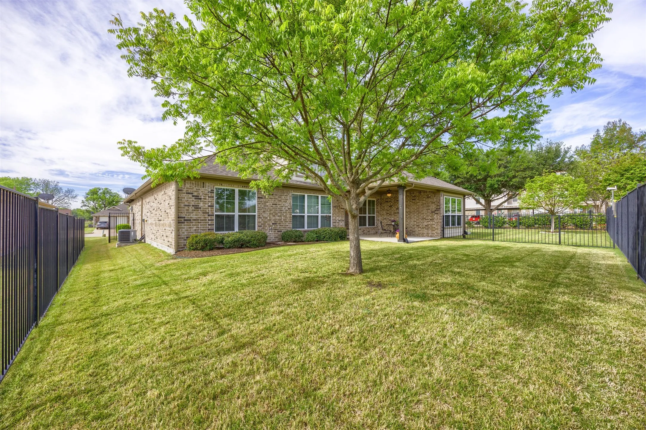 Single Family Residence For Sale in Collin County , 205 Terra Verde Lane, Mc Kinney, Texas 75069, 2 Bedroom, 2 Bathroom, 2 Garage spaces, 1,498 Sqft, built in 2013, Preowned, mls#21230518, Real Estate Agent in Mc Kinney, Homes For Sale in Collin county, Homes For Sale in Mc Kinney, Realtor in Mc Kinney Texas, Real Estate Brokerage Independent Realty Texas, Luminita Cordes Realtor