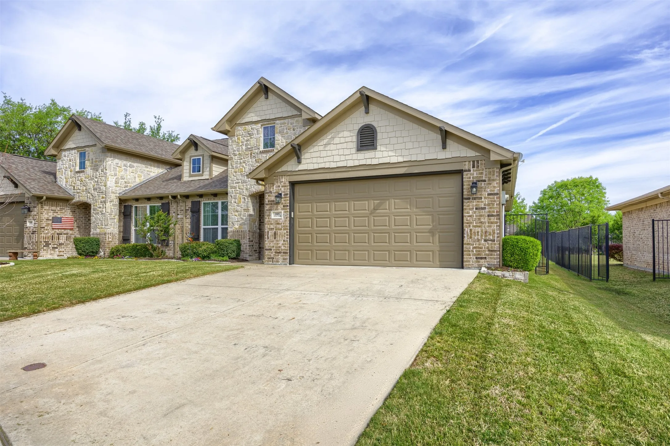 Single Family Residence For Sale in Collin County , 205 Terra Verde Lane, Mc Kinney, Texas 75069, 2 Bedroom, 2 Bathroom, 2 Garage spaces, 1,498 Sqft, built in 2013, Preowned, mls#21230518, Real Estate Agent in Mc Kinney, Homes For Sale in Collin county, Homes For Sale in Mc Kinney, Realtor in Mc Kinney Texas, Real Estate Brokerage Independent Realty Texas, Luminita Cordes Realtor