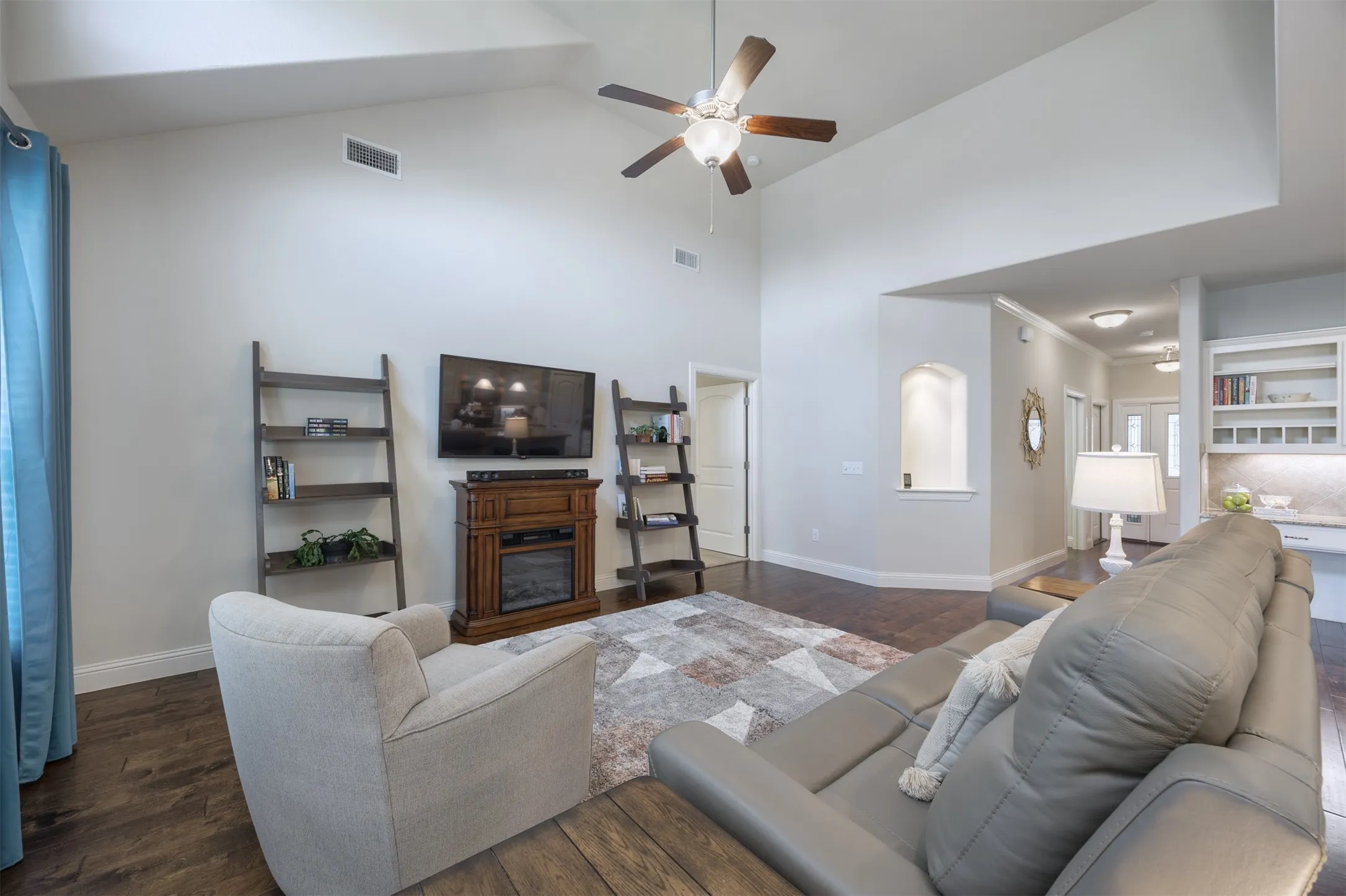 Single Family Residence For Sale in Collin County , 205 Terra Verde Lane, Mc Kinney, Texas 75069, 2 Bedroom, 2 Bathroom, 2 Garage spaces, 1,498 Sqft, built in 2013, Preowned, mls#21230518, Real Estate Agent in Mc Kinney, Homes For Sale in Collin county, Homes For Sale in Mc Kinney, Realtor in Mc Kinney Texas, Real Estate Brokerage Independent Realty Texas, Luminita Cordes Realtor