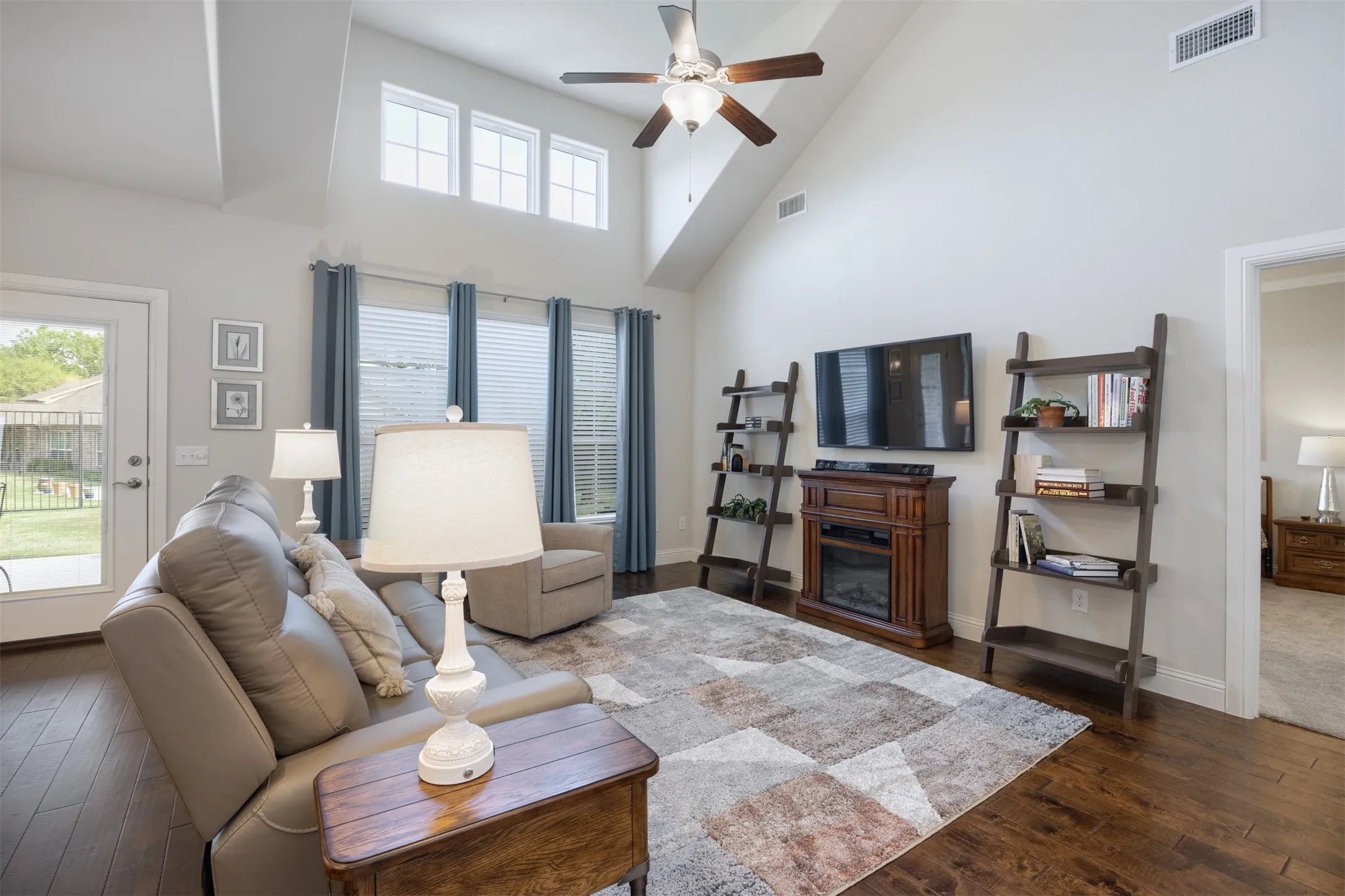 Single Family Residence For Sale in Collin County , 205 Terra Verde Lane, Mc Kinney, Texas 75069, 2 Bedroom, 2 Bathroom, 2 Garage spaces, 1,498 Sqft, built in 2013, Preowned, mls#21230518, Real Estate Agent in Mc Kinney, Homes For Sale in Collin county, Homes For Sale in Mc Kinney, Realtor in Mc Kinney Texas, Real Estate Brokerage Independent Realty Texas, Luminita Cordes Realtor
