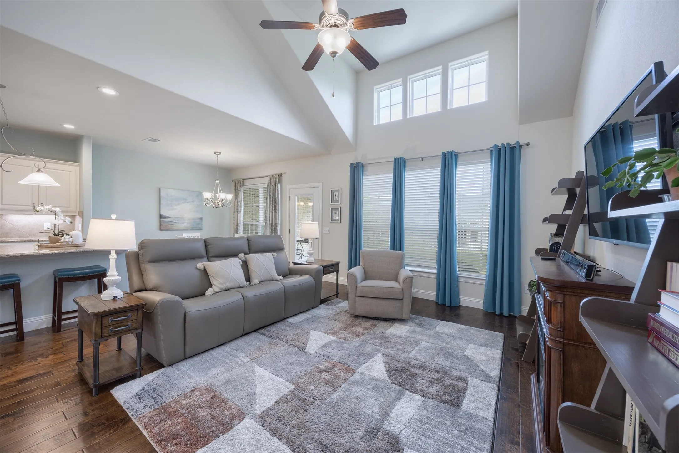 Single Family Residence For Sale in Collin County , 205 Terra Verde Lane, Mc Kinney, Texas 75069, 2 Bedroom, 2 Bathroom, 2 Garage spaces, 1,498 Sqft, built in 2013, Preowned, mls#21230518, Real Estate Agent in Mc Kinney, Homes For Sale in Collin county, Homes For Sale in Mc Kinney, Realtor in Mc Kinney Texas, Real Estate Brokerage Independent Realty Texas, Luminita Cordes Realtor