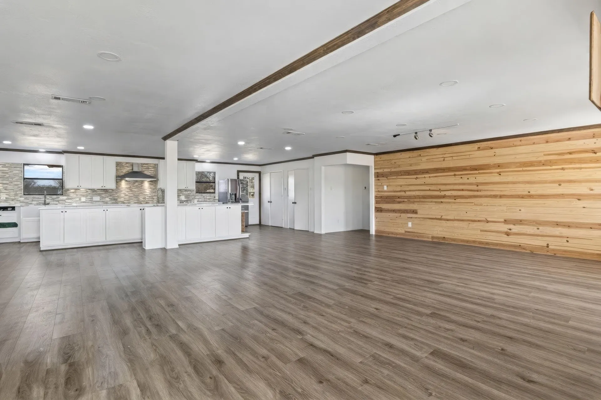 Single Family Residence For Sale in Hopkins County , 236 County Road 2391, Pickton, Texas 75471, 6 Bedroom, 4 Bathroom, Garage spaces, 3,566 Sqft, built in 1992, Price $539,000, mls#21235194, Real Estate Agent in Pickton, Homes For Sale in Hopkins county, Homes For Sale in Pickton, Realtor in Pickton Texas, Real Estate Brokerage Independent Realty Texas, Luminita Cordes Realtor