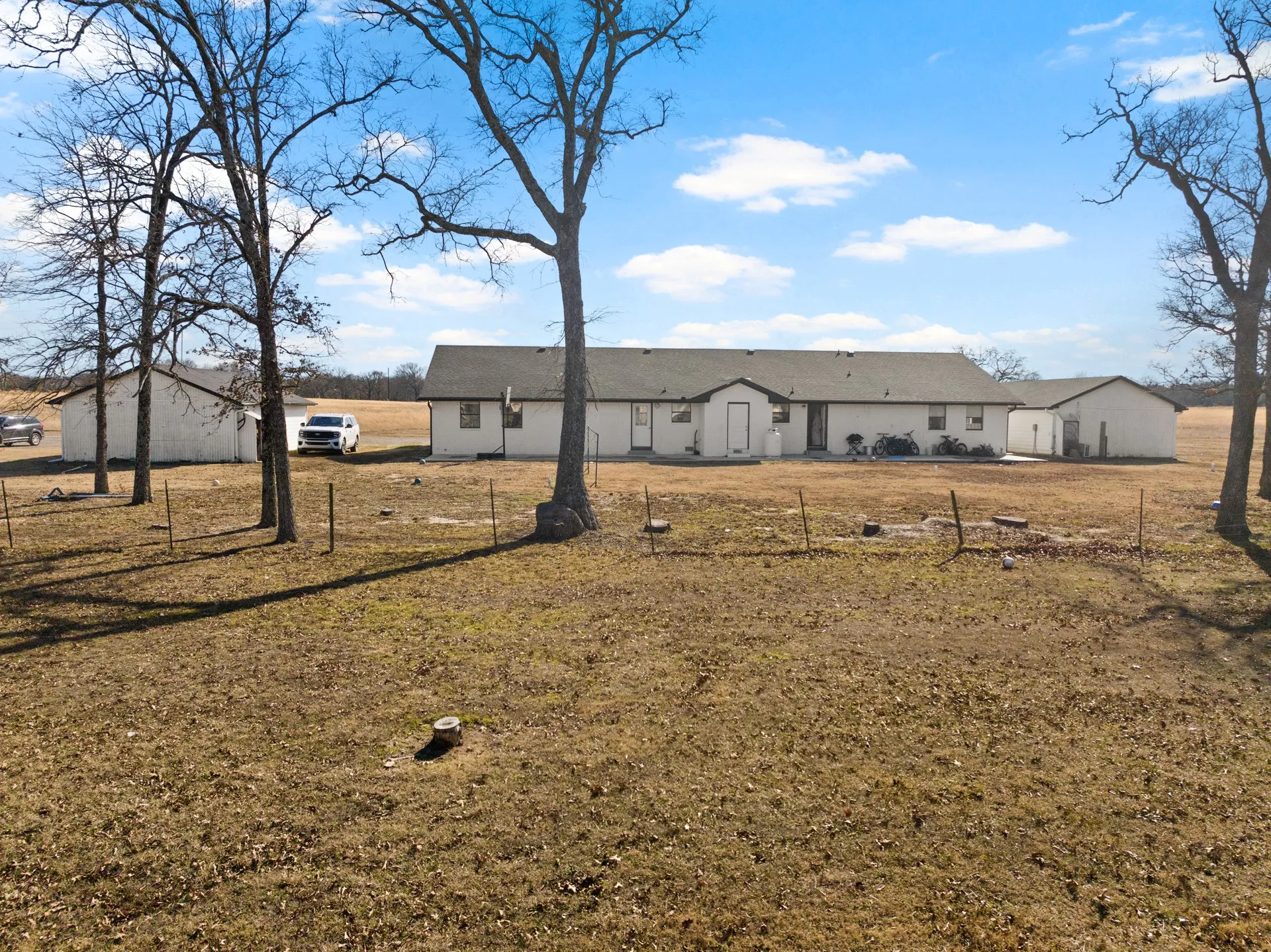 Single Family Residence For Sale in Hopkins County , 236 County Road 2391, Pickton, Texas 75471, 6 Bedroom, 4 Bathroom, Garage spaces, 3,566 Sqft, built in 1992, Price $539,000, mls#21235194, Real Estate Agent in Pickton, Homes For Sale in Hopkins county, Homes For Sale in Pickton, Realtor in Pickton Texas, Real Estate Brokerage Independent Realty Texas, Luminita Cordes Realtor
