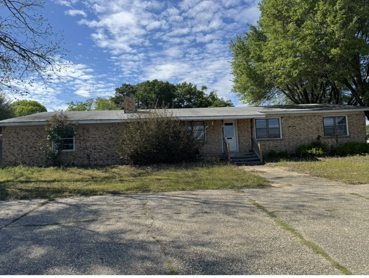Office For Sale in Smith County , 103 Pearl Street, Lindale, Texas 75771, 0, 0, Garage spaces, 0 Sqft, built in 1974, Preowned, Price $220,000, mls#21235225, Real Estate Agent in Lindale, Homes For Sale in Smith county, Homes For Sale in Lindale, Realtor in Lindale Texas, Real Estate Brokerage Independent Realty Texas, Luminita Cordes Realtor