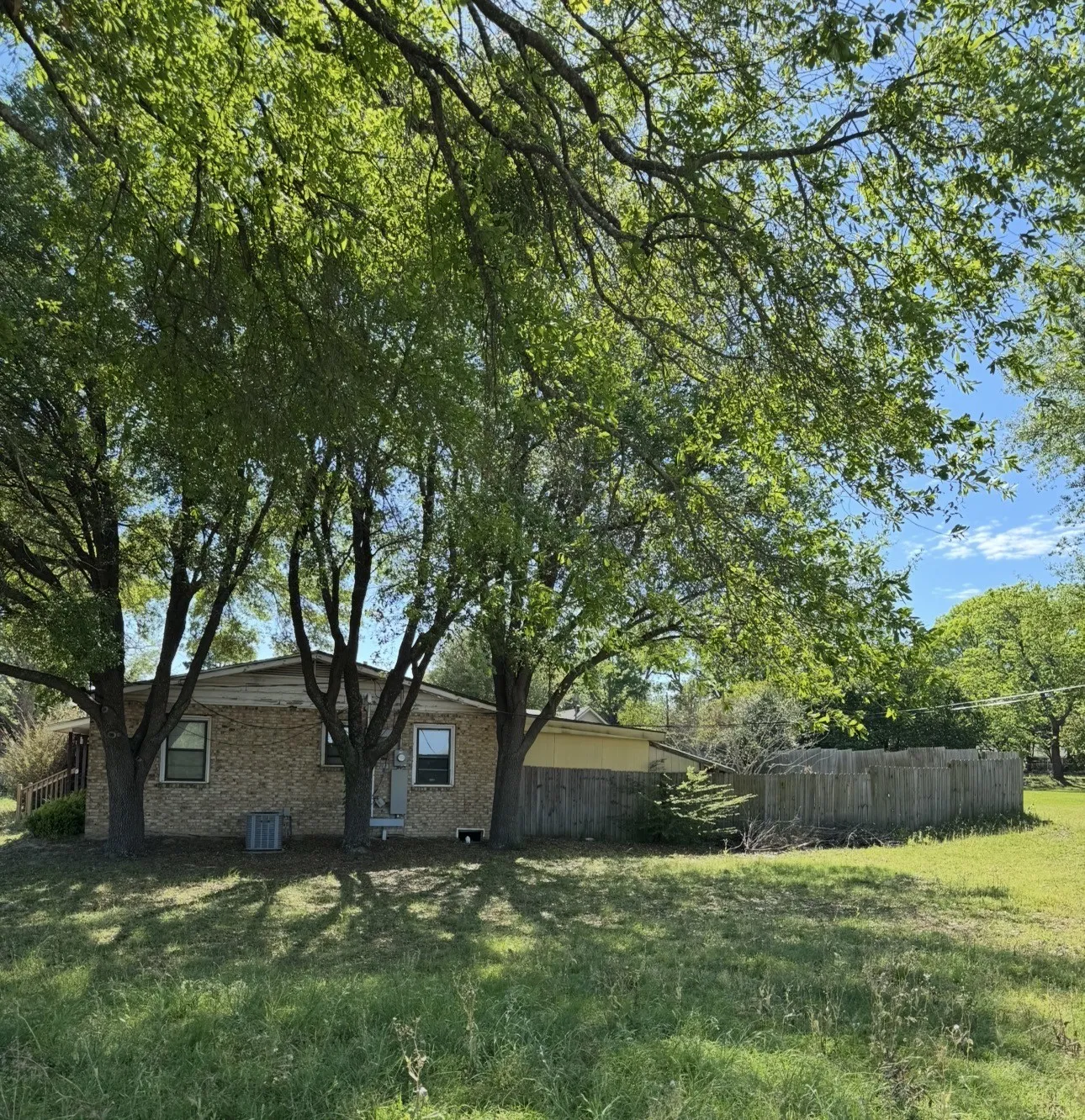 Office For Sale in Smith County , 103 Pearl Street, Lindale, Texas 75771, 0, 0, Garage spaces, 0 Sqft, built in 1974, Preowned, Price $220,000, mls#21235225, Real Estate Agent in Lindale, Homes For Sale in Smith county, Homes For Sale in Lindale, Realtor in Lindale Texas, Real Estate Brokerage Independent Realty Texas, Luminita Cordes Realtor