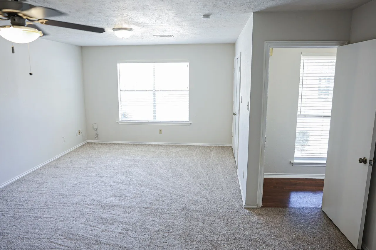 Duplex For Rent in Denton County , 1302 Crescent Street, Denton, Texas 76201, 2 Bedroom, 2 Bathroom, Garage spaces, 1,266 Sqft, built in 1980, Preowned, mls#21235231, Real Estate Agent in Denton, Homes For Rent in Denton county, Homes For Rent in Denton, Realtor in Denton Texas, Real Estate Brokerage Independent Realty Texas, Luminita Cordes Realtor