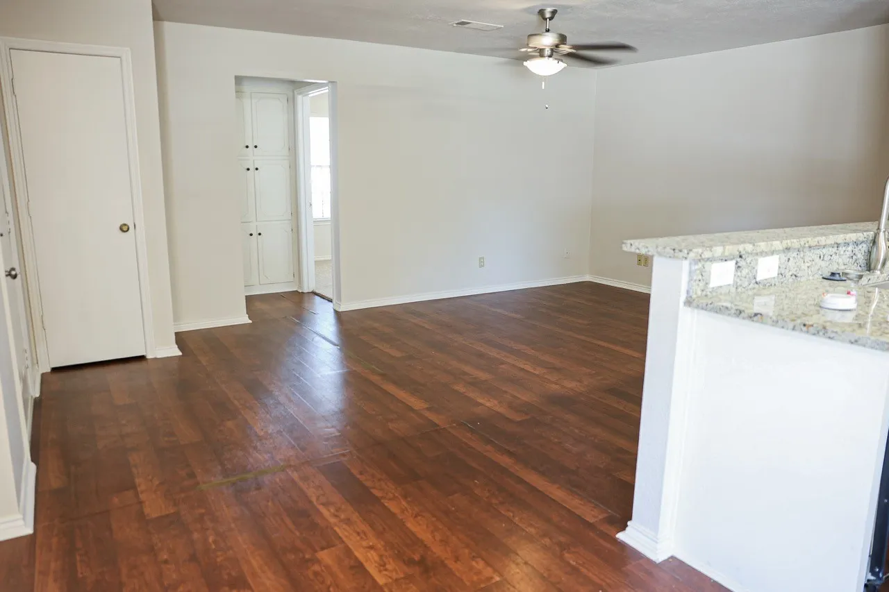 Duplex For Rent in Denton County , 1302 Crescent Street, Denton, Texas 76201, 2 Bedroom, 2 Bathroom, Garage spaces, 1,266 Sqft, built in 1980, Preowned, mls#21235231, Real Estate Agent in Denton, Homes For Rent in Denton county, Homes For Rent in Denton, Realtor in Denton Texas, Real Estate Brokerage Independent Realty Texas, Luminita Cordes Realtor