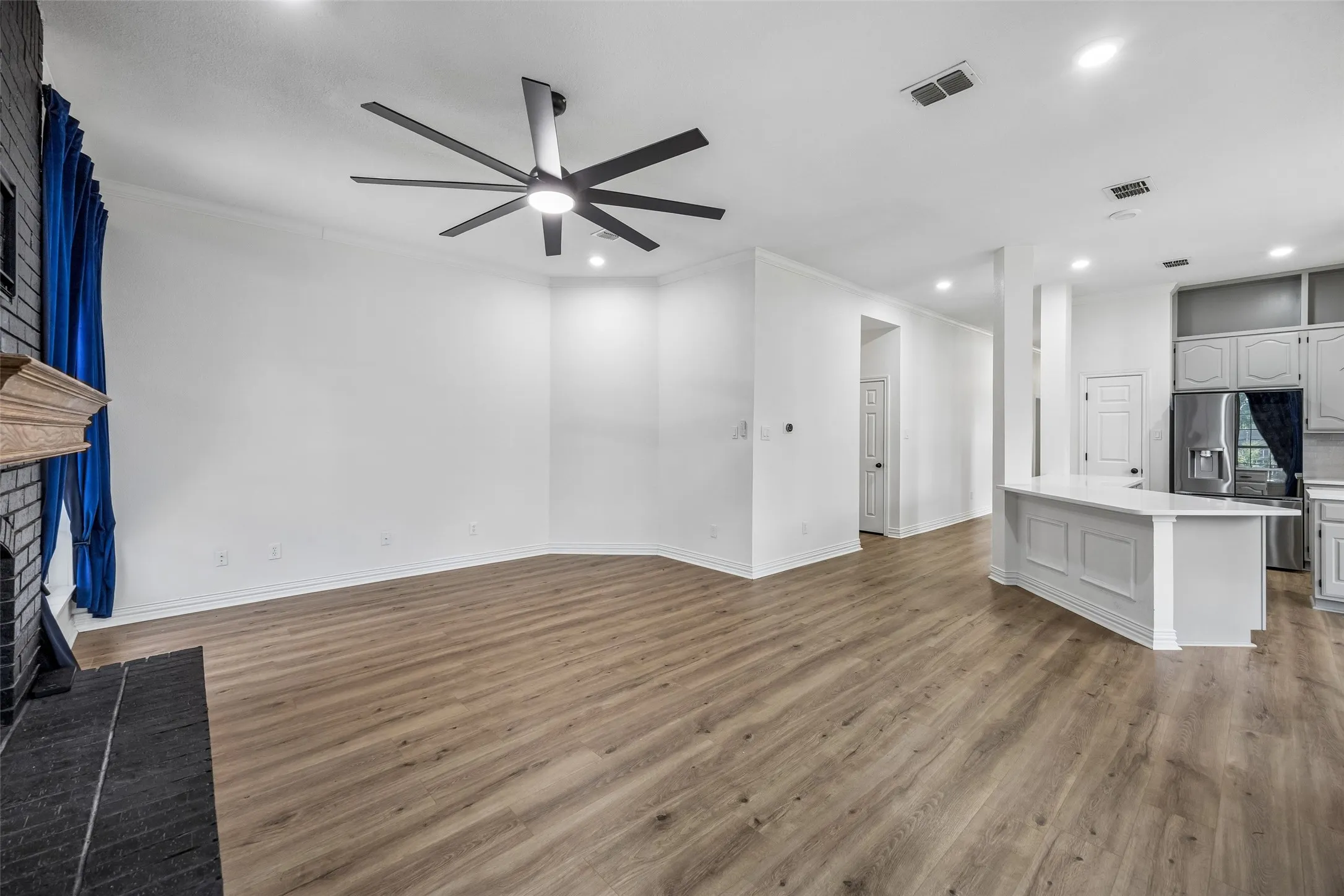 Single Family Residence For Sale in Tarrant County , 1606 Sarah Brooks Drive, Keller, Texas 76248, 4 Bedroom, 2 Bathroom, 3 Garage spaces, 2,385 Sqft, built in 1994, Preowned, mls#21229408, Real Estate Agent in Keller, Homes For Sale in Tarrant county, Homes For Sale in Keller, Realtor in Keller Texas, Real Estate Brokerage Independent Realty Texas, Luminita Cordes Realtor