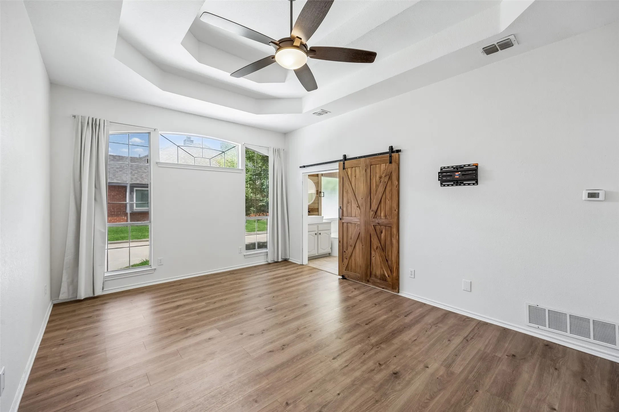 Single Family Residence For Sale in Tarrant County , 1606 Sarah Brooks Drive, Keller, Texas 76248, 4 Bedroom, 2 Bathroom, 3 Garage spaces, 2,385 Sqft, built in 1994, Preowned, mls#21229408, Real Estate Agent in Keller, Homes For Sale in Tarrant county, Homes For Sale in Keller, Realtor in Keller Texas, Real Estate Brokerage Independent Realty Texas, Luminita Cordes Realtor