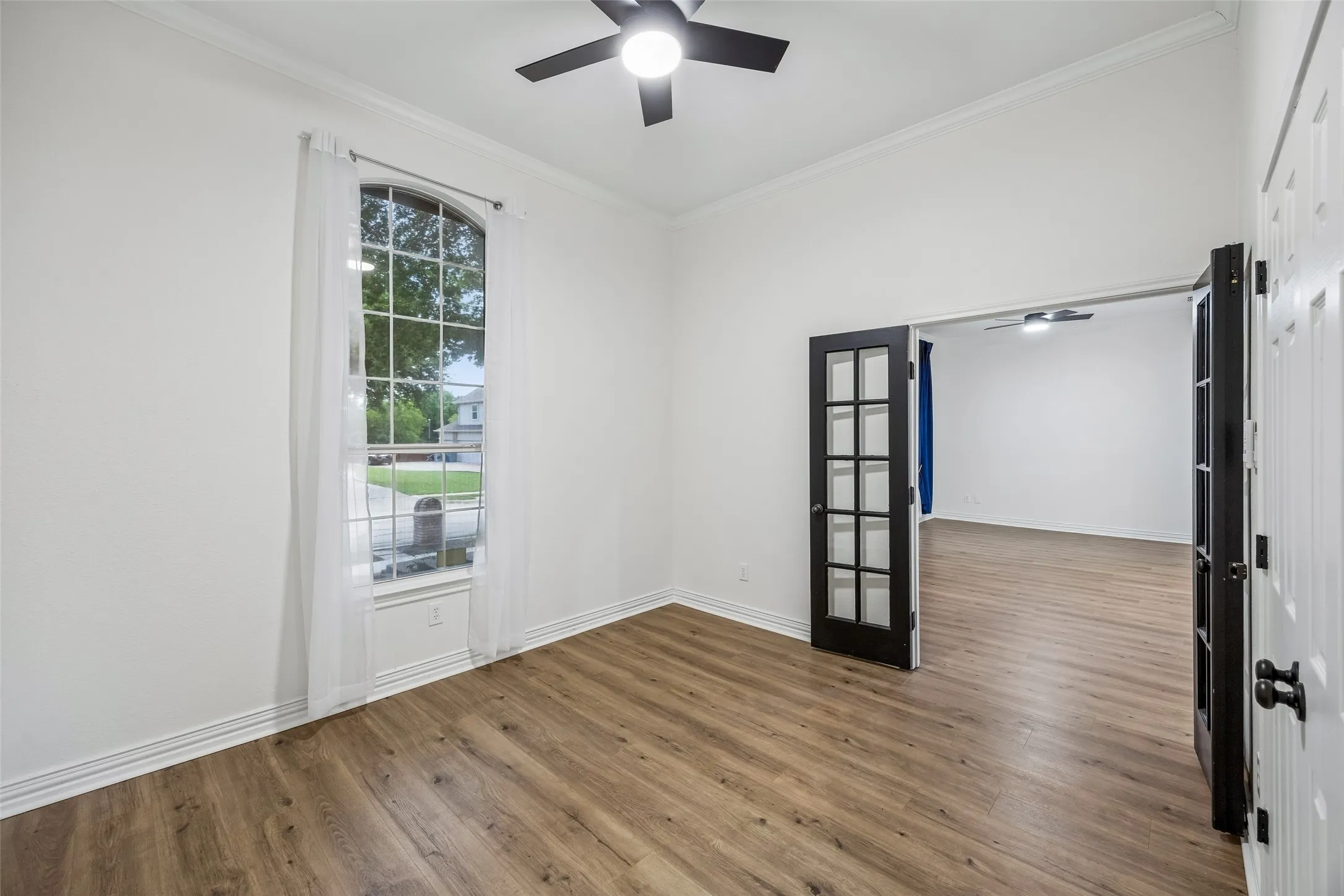 Single Family Residence For Sale in Tarrant County , 1606 Sarah Brooks Drive, Keller, Texas 76248, 4 Bedroom, 2 Bathroom, 3 Garage spaces, 2,385 Sqft, built in 1994, Preowned, mls#21229408, Real Estate Agent in Keller, Homes For Sale in Tarrant county, Homes For Sale in Keller, Realtor in Keller Texas, Real Estate Brokerage Independent Realty Texas, Luminita Cordes Realtor
