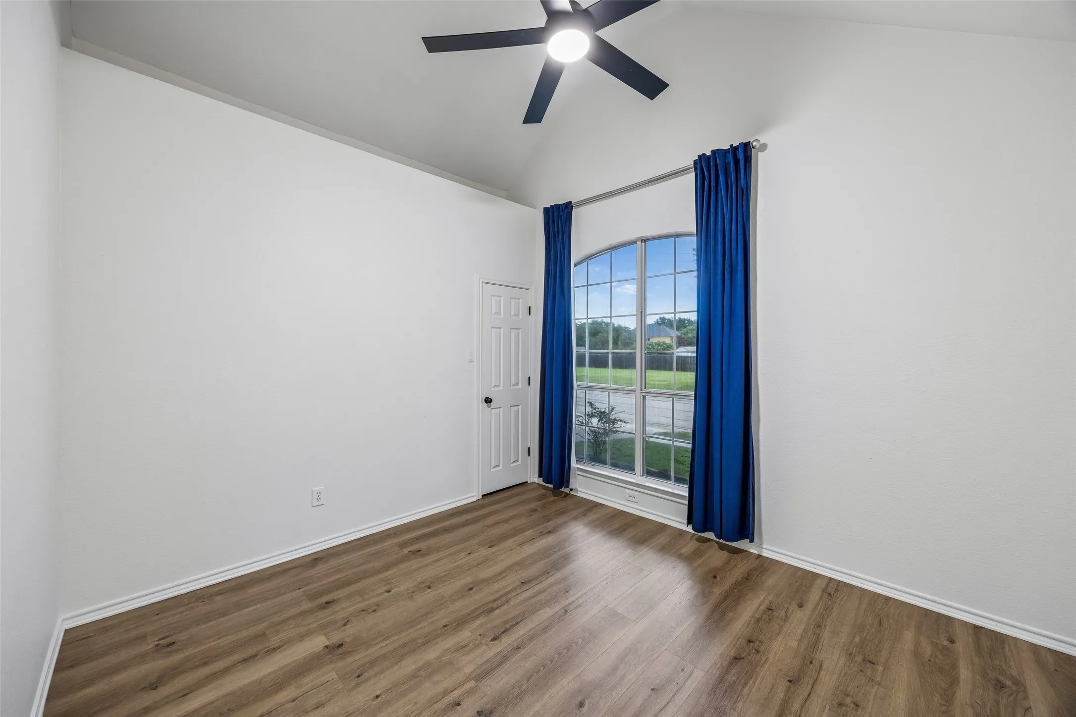 Single Family Residence For Sale in Tarrant County , 1606 Sarah Brooks Drive, Keller, Texas 76248, 4 Bedroom, 2 Bathroom, 3 Garage spaces, 2,385 Sqft, built in 1994, Preowned, mls#21229408, Real Estate Agent in Keller, Homes For Sale in Tarrant county, Homes For Sale in Keller, Realtor in Keller Texas, Real Estate Brokerage Independent Realty Texas, Luminita Cordes Realtor