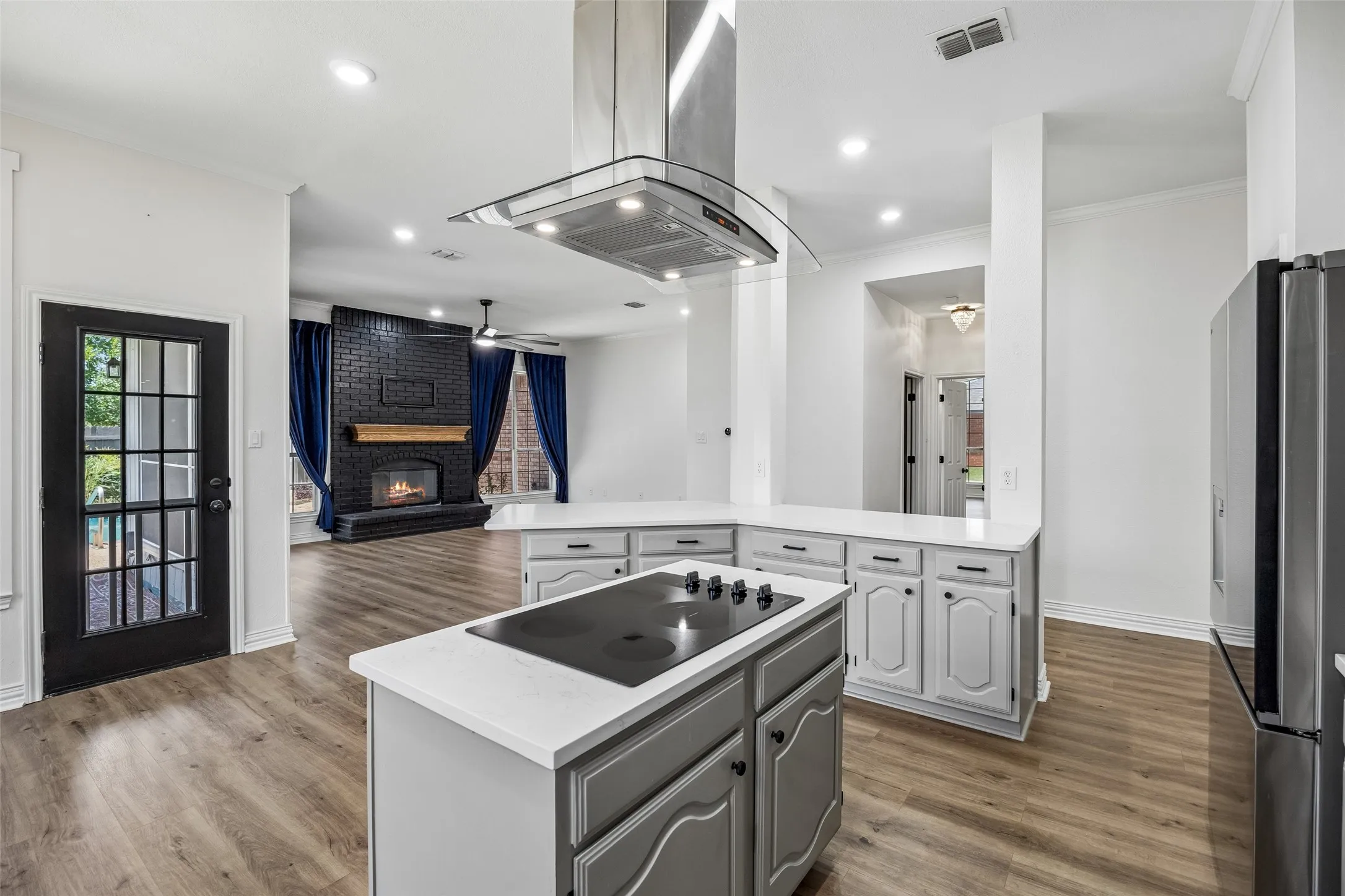 Single Family Residence For Sale in Tarrant County , 1606 Sarah Brooks Drive, Keller, Texas 76248, 4 Bedroom, 2 Bathroom, 3 Garage spaces, 2,385 Sqft, built in 1994, Preowned, mls#21229408, Real Estate Agent in Keller, Homes For Sale in Tarrant county, Homes For Sale in Keller, Realtor in Keller Texas, Real Estate Brokerage Independent Realty Texas, Luminita Cordes Realtor