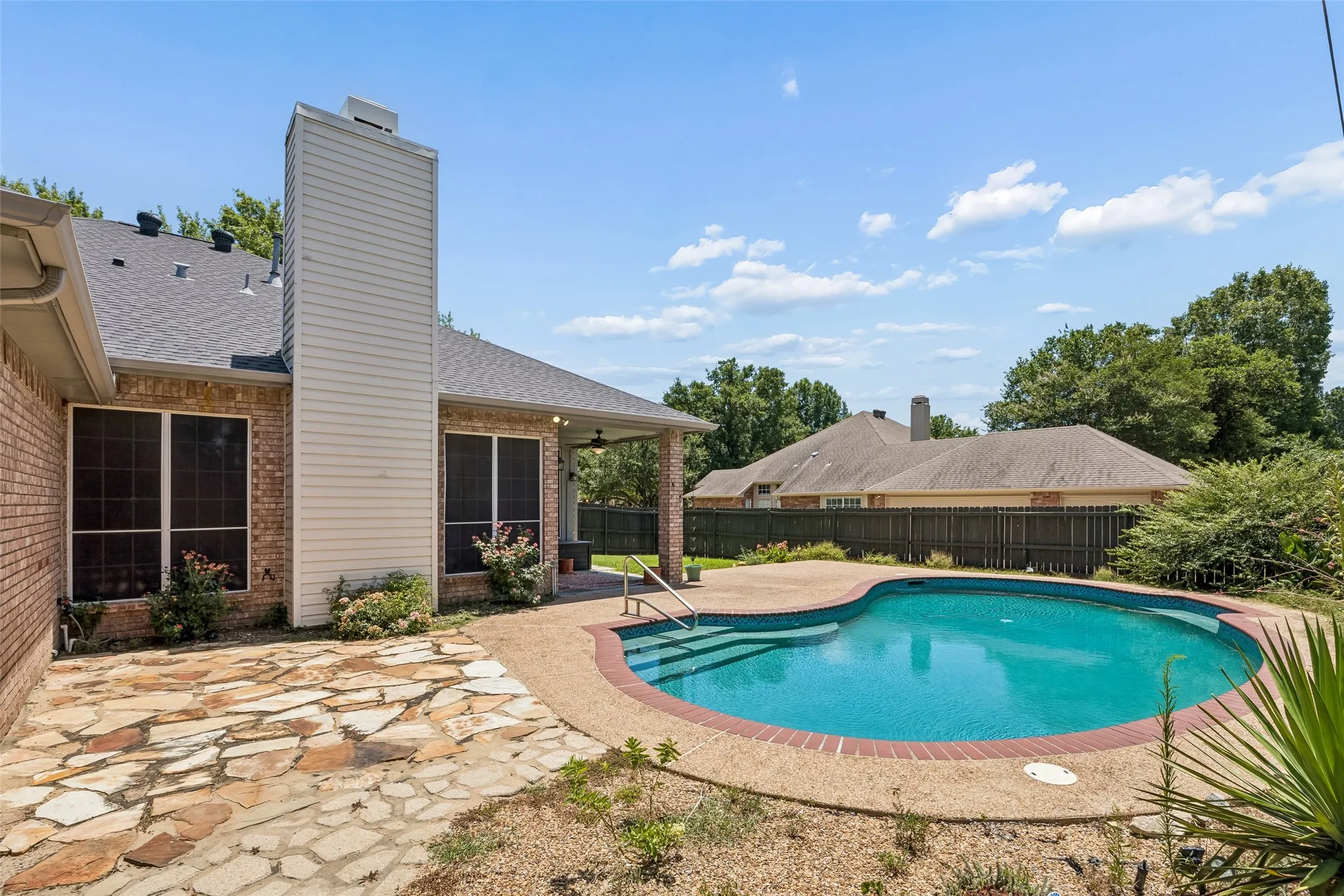 Single Family Residence For Sale in Tarrant County , 1606 Sarah Brooks Drive, Keller, Texas 76248, 4 Bedroom, 2 Bathroom, 3 Garage spaces, 2,385 Sqft, built in 1994, Preowned, mls#21229408, Real Estate Agent in Keller, Homes For Sale in Tarrant county, Homes For Sale in Keller, Realtor in Keller Texas, Real Estate Brokerage Independent Realty Texas, Luminita Cordes Realtor