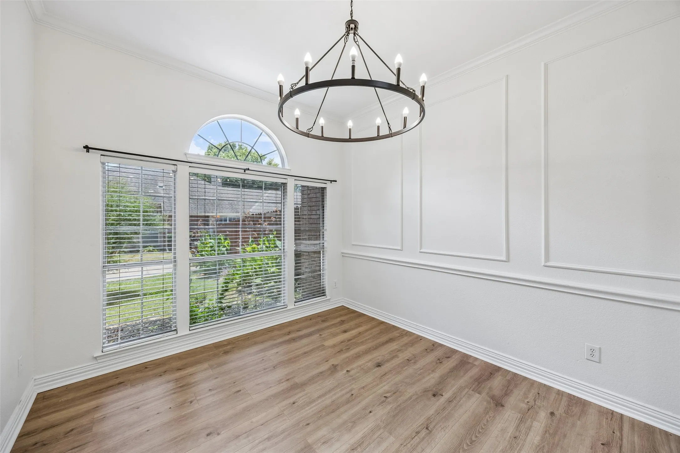 Single Family Residence For Sale in Tarrant County , 1606 Sarah Brooks Drive, Keller, Texas 76248, 4 Bedroom, 2 Bathroom, 3 Garage spaces, 2,385 Sqft, built in 1994, Preowned, mls#21229408, Real Estate Agent in Keller, Homes For Sale in Tarrant county, Homes For Sale in Keller, Realtor in Keller Texas, Real Estate Brokerage Independent Realty Texas, Luminita Cordes Realtor