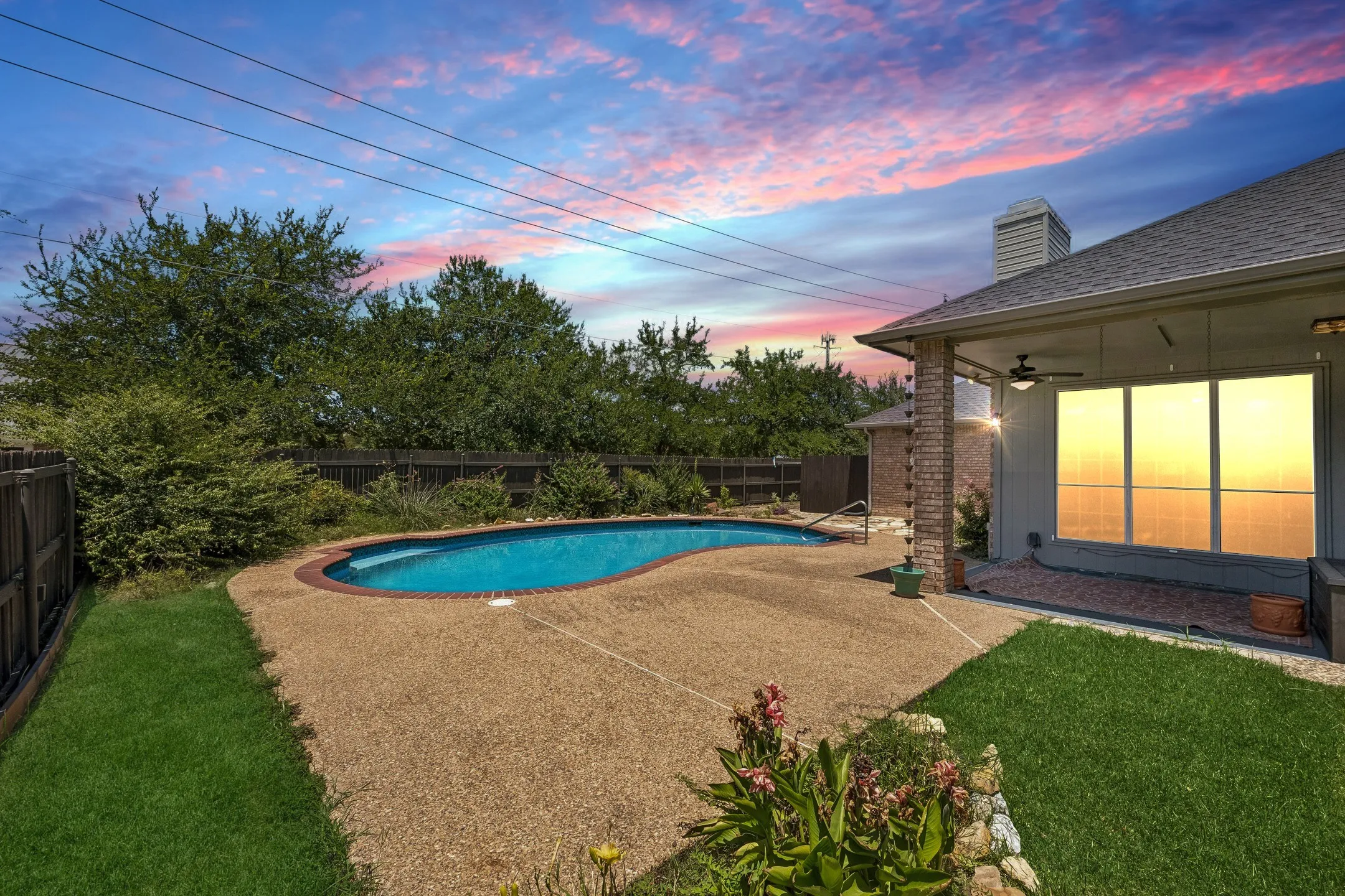 Single Family Residence For Sale in Tarrant County , 1606 Sarah Brooks Drive, Keller, Texas 76248, 4 Bedroom, 2 Bathroom, 3 Garage spaces, 2,385 Sqft, built in 1994, Preowned, mls#21229408, Real Estate Agent in Keller, Homes For Sale in Tarrant county, Homes For Sale in Keller, Realtor in Keller Texas, Real Estate Brokerage Independent Realty Texas, Luminita Cordes Realtor