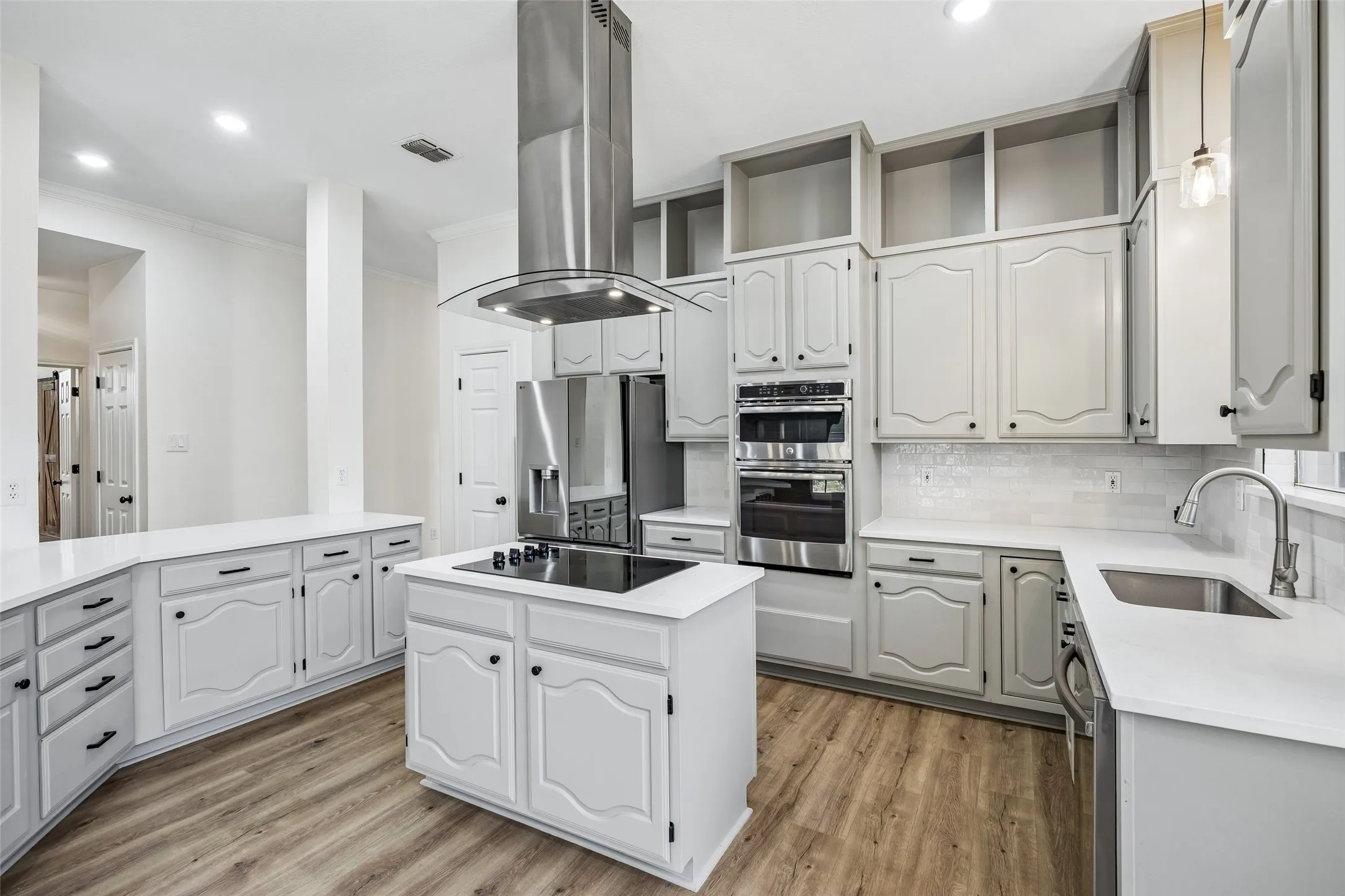 Single Family Residence For Sale in Tarrant County , 1606 Sarah Brooks Drive, Keller, Texas 76248, 4 Bedroom, 2 Bathroom, 3 Garage spaces, 2,385 Sqft, built in 1994, Preowned, mls#21229408, Real Estate Agent in Keller, Homes For Sale in Tarrant county, Homes For Sale in Keller, Realtor in Keller Texas, Real Estate Brokerage Independent Realty Texas, Luminita Cordes Realtor