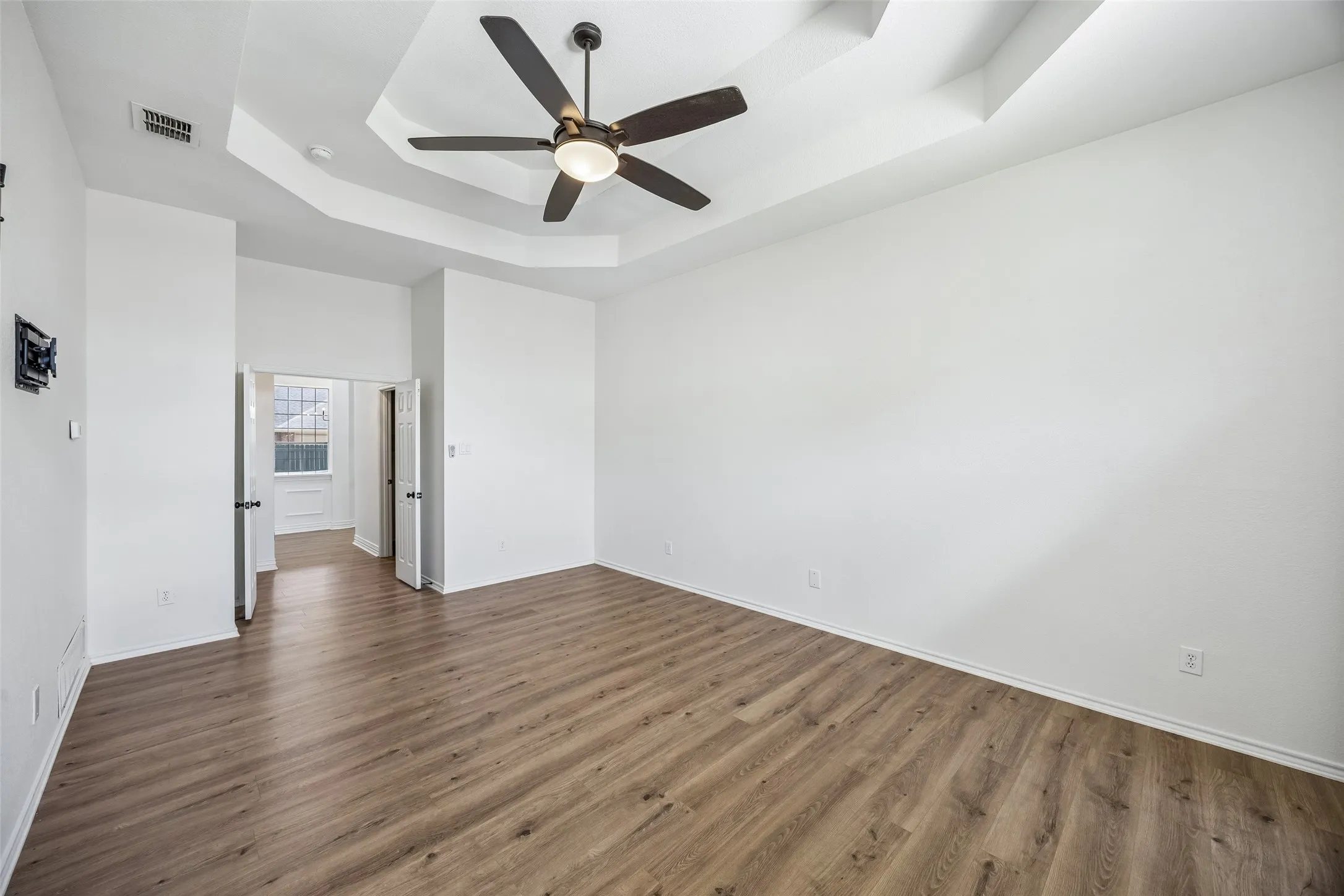 Single Family Residence For Sale in Tarrant County , 1606 Sarah Brooks Drive, Keller, Texas 76248, 4 Bedroom, 2 Bathroom, 3 Garage spaces, 2,385 Sqft, built in 1994, Preowned, mls#21229408, Real Estate Agent in Keller, Homes For Sale in Tarrant county, Homes For Sale in Keller, Realtor in Keller Texas, Real Estate Brokerage Independent Realty Texas, Luminita Cordes Realtor