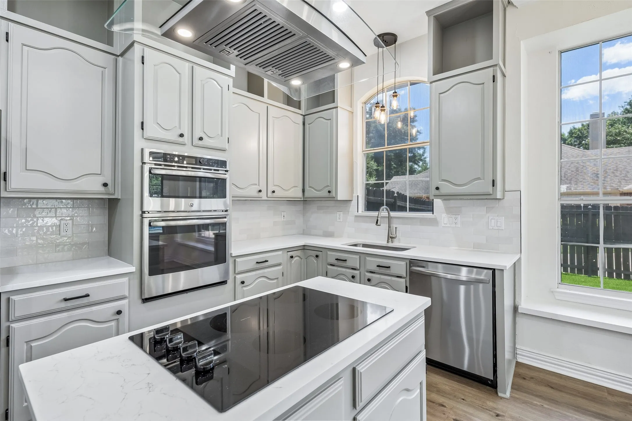 Single Family Residence For Sale in Tarrant County , 1606 Sarah Brooks Drive, Keller, Texas 76248, 4 Bedroom, 2 Bathroom, 3 Garage spaces, 2,385 Sqft, built in 1994, Preowned, mls#21229408, Real Estate Agent in Keller, Homes For Sale in Tarrant county, Homes For Sale in Keller, Realtor in Keller Texas, Real Estate Brokerage Independent Realty Texas, Luminita Cordes Realtor