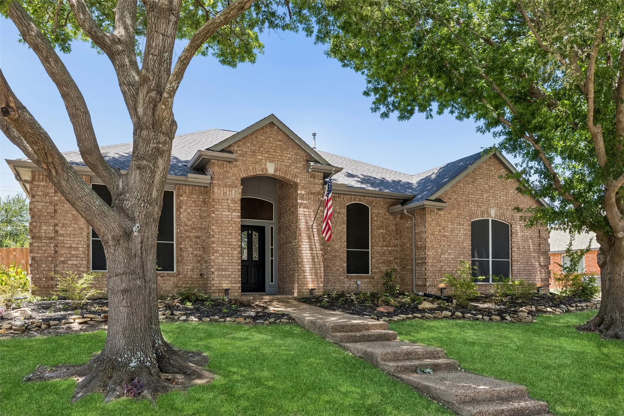Single Family Residence For Sale in Tarrant County , 1606 Sarah Brooks Drive, Keller, Texas 76248, 4 Bedroom, 2 Bathroom, 3 Garage spaces, 2,385 Sqft, built in 1994, Preowned, mls#21229408, Real Estate Agent in Keller, Homes For Sale in Tarrant county, Homes For Sale in Keller, Realtor in Keller Texas, Real Estate Brokerage Independent Realty Texas, Luminita Cordes Realtor